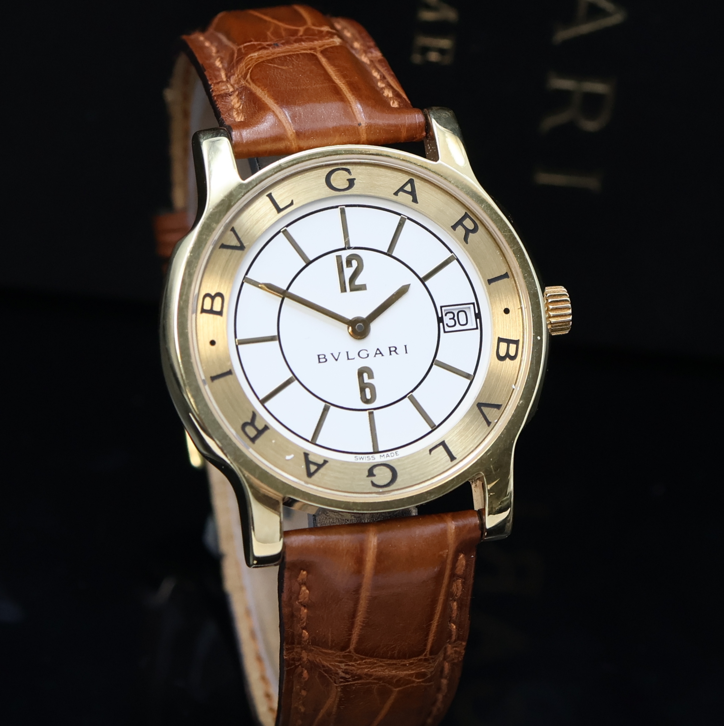 Detail b: BULGARI Solotempo Armbanduhr in GG 750/000 Referenz ST35G, Schweiz um 2010, quarz, 2- tlg. Geh., Boden dell. aufgedr., orig. Lederband m. Stiftschl. ...