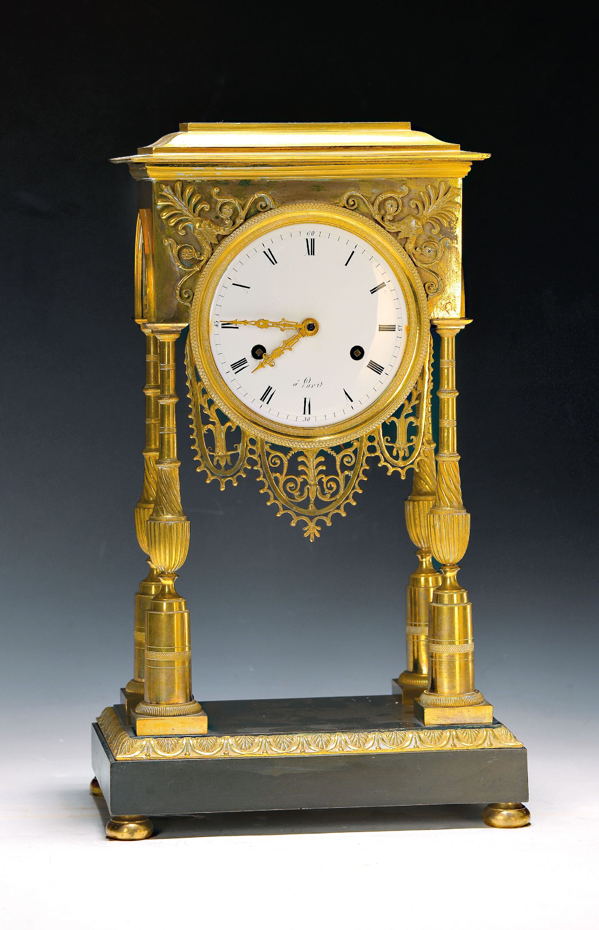 Image 27022968 - Portaluhr, Frankreich, Mitte 19. Jh., Messinggehäuse verziert, Sockel brüniert, Uhr ...