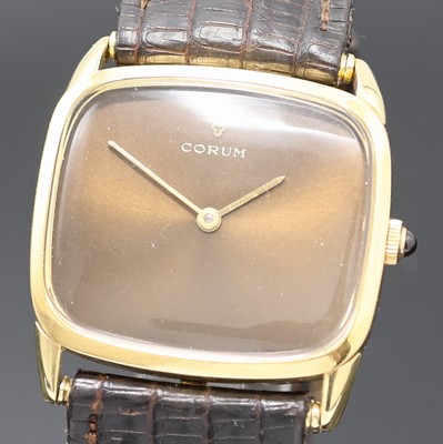 27022925a - CORUM Armbanduhr in GG 750/000, Schweiz um 1970, Handaufzug, 2-tlg. Geh., Boden ...