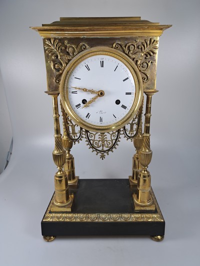 27022968a - Portaluhr, Frankreich, Mitte 19. Jh., Messinggehäuse verziert, Sockel brüniert, Uhr ...