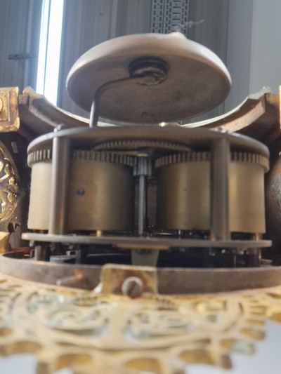 27022968g - Portaluhr, Frankreich, Mitte 19. Jh., Messinggehäuse verziert, Sockel brüniert, Uhr ...