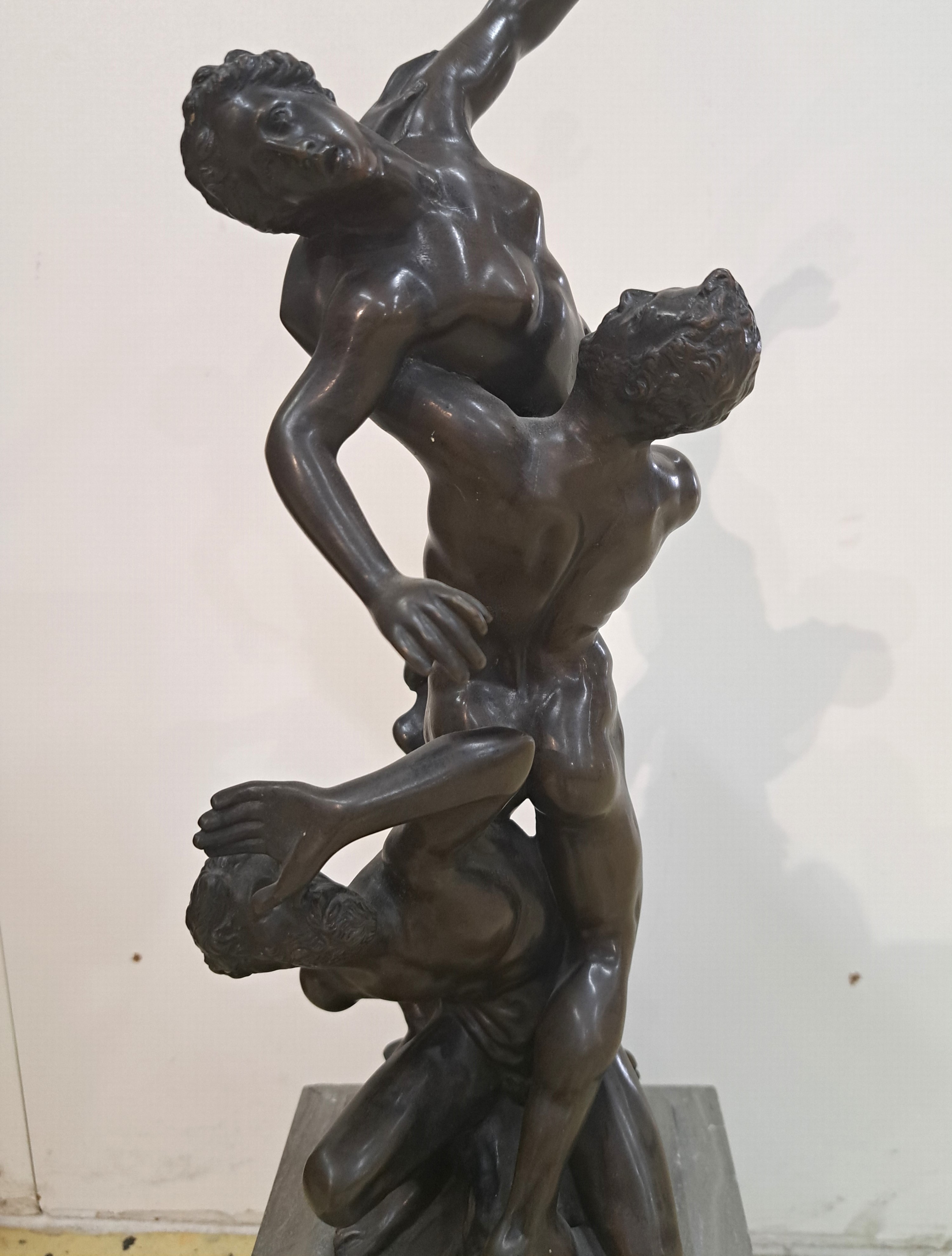 Detail b: Bronzefigur nach Jean de Boulogne, Der Raub der Proserpina, H. ca. 42cm, Steinsockel, Gesamth. ca. 62cm