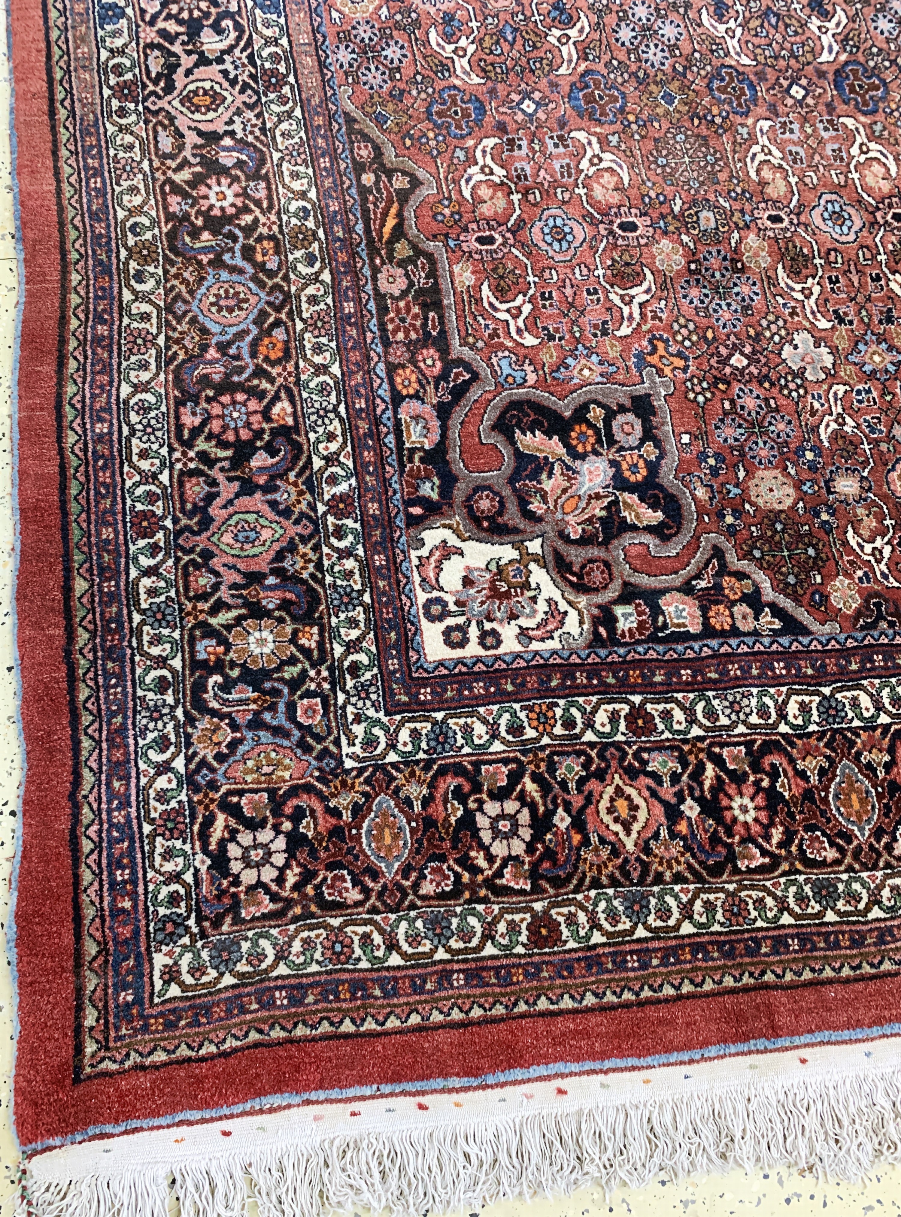 Detail c: Bidjar, Persien, Mitte 20.Jhd., Wolle auf Baumwolle, ca. 408 x 310 cm, EHZ: 2, verblasst