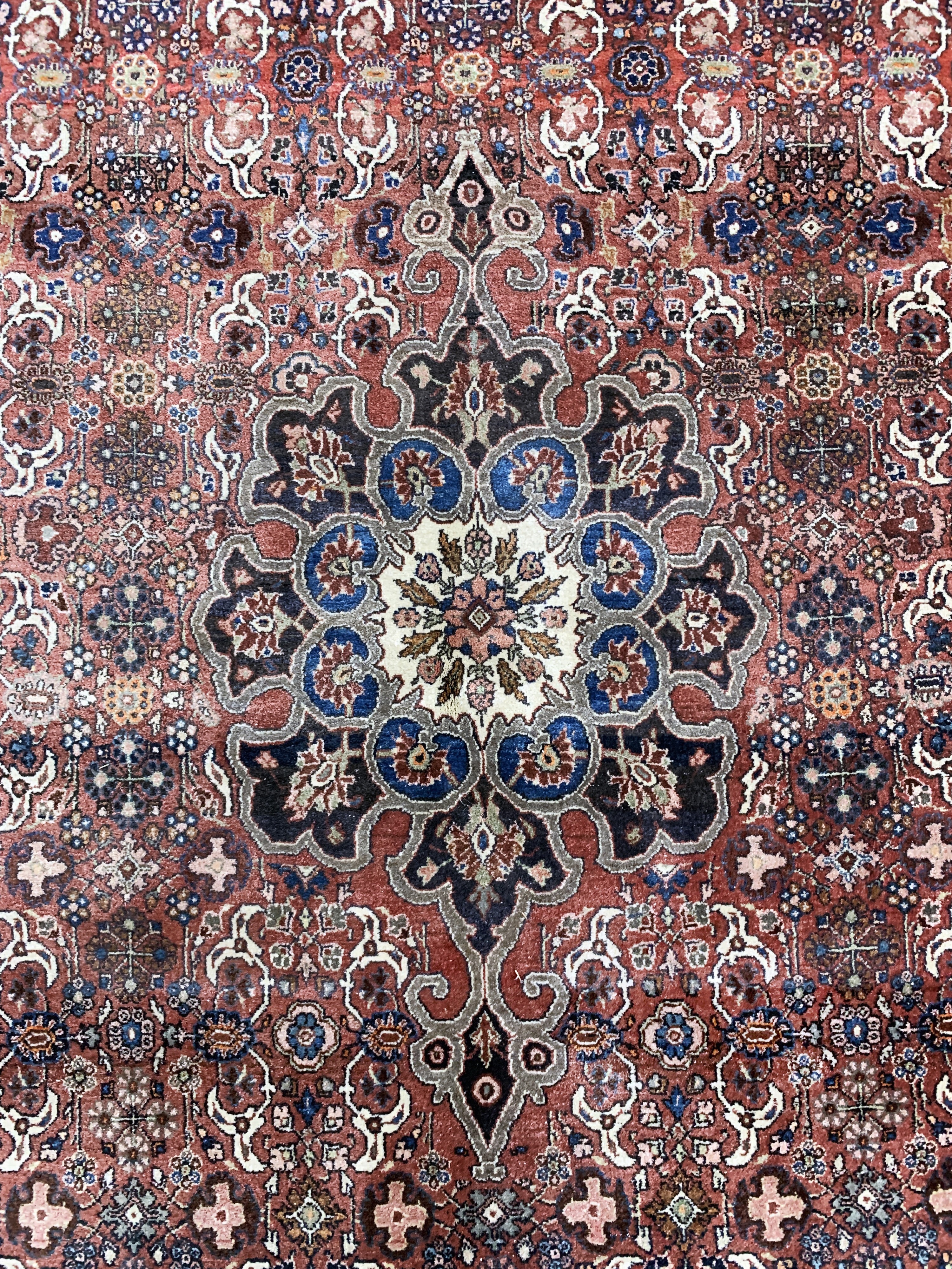 Detail d: Bidjar, Persien, Mitte 20.Jhd., Wolle auf Baumwolle, ca. 408 x 310 cm, EHZ: 2, verblasst