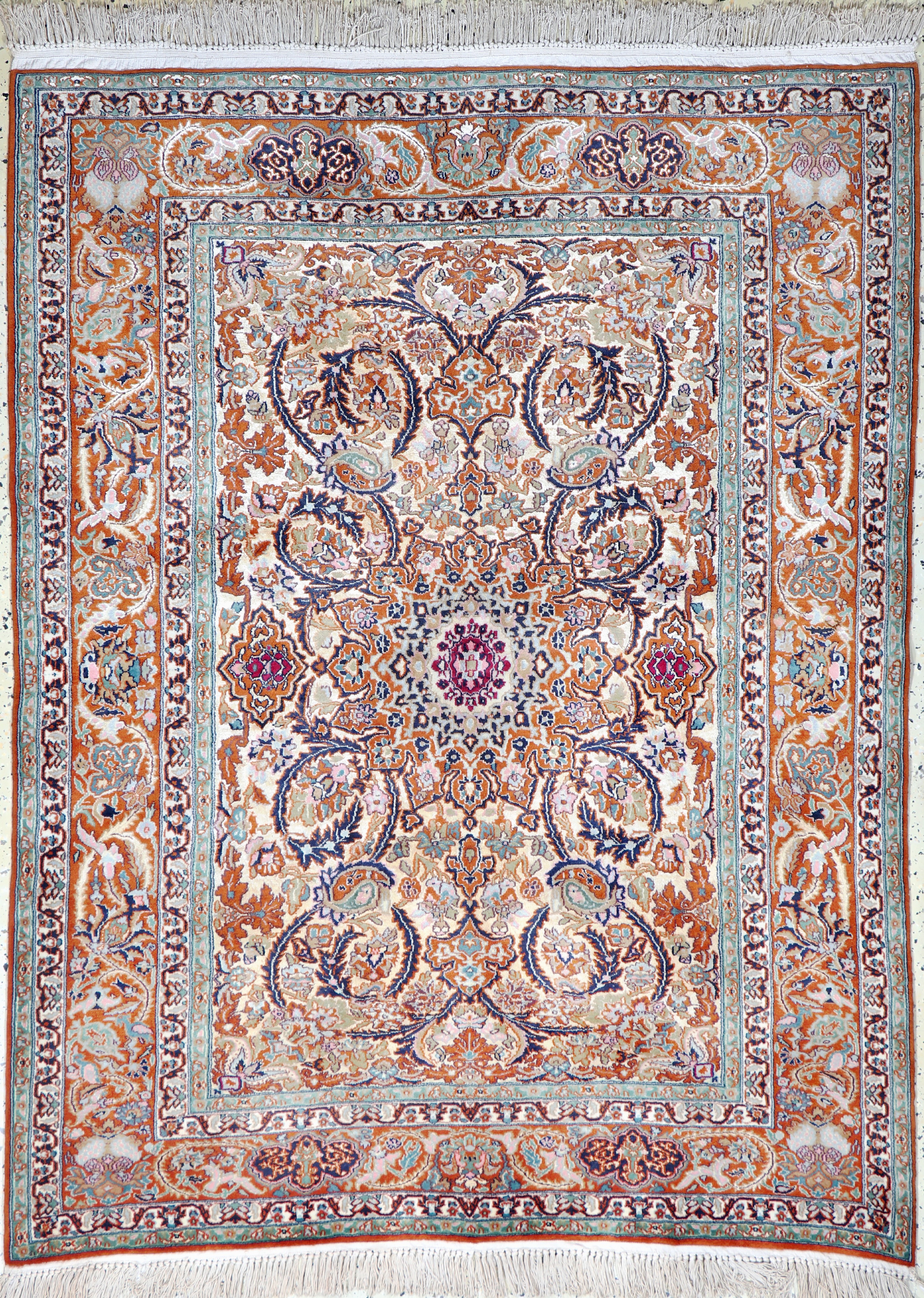 Image 27023043 - Lahor fein (Seidengrund), Pakistan, Mitte 20.Jhd., Korkwolle mit Seide, ca. 173 x 134 ...