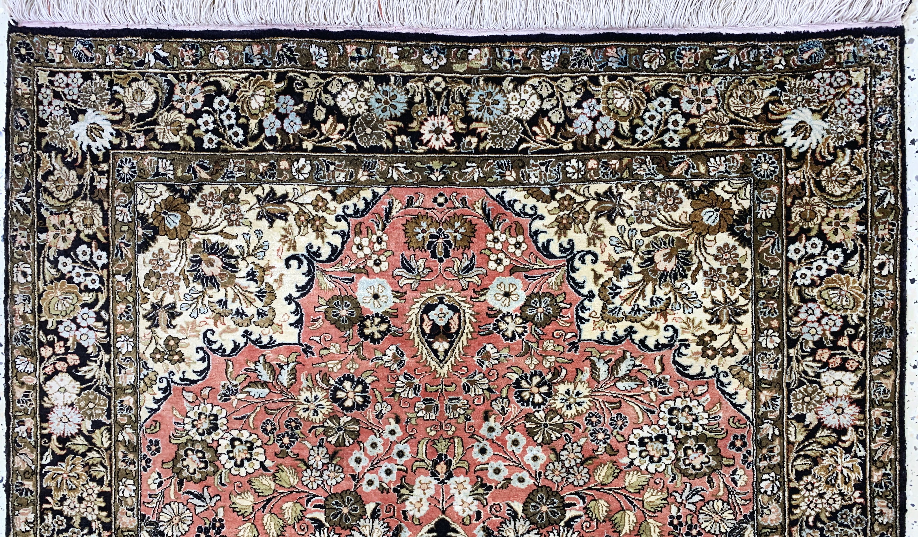 Detail a: Ghom Seide, Persien, Ende 20.Jhd, reine Naturseide, ca. 164 x 108 cm, EHZ: 1-2