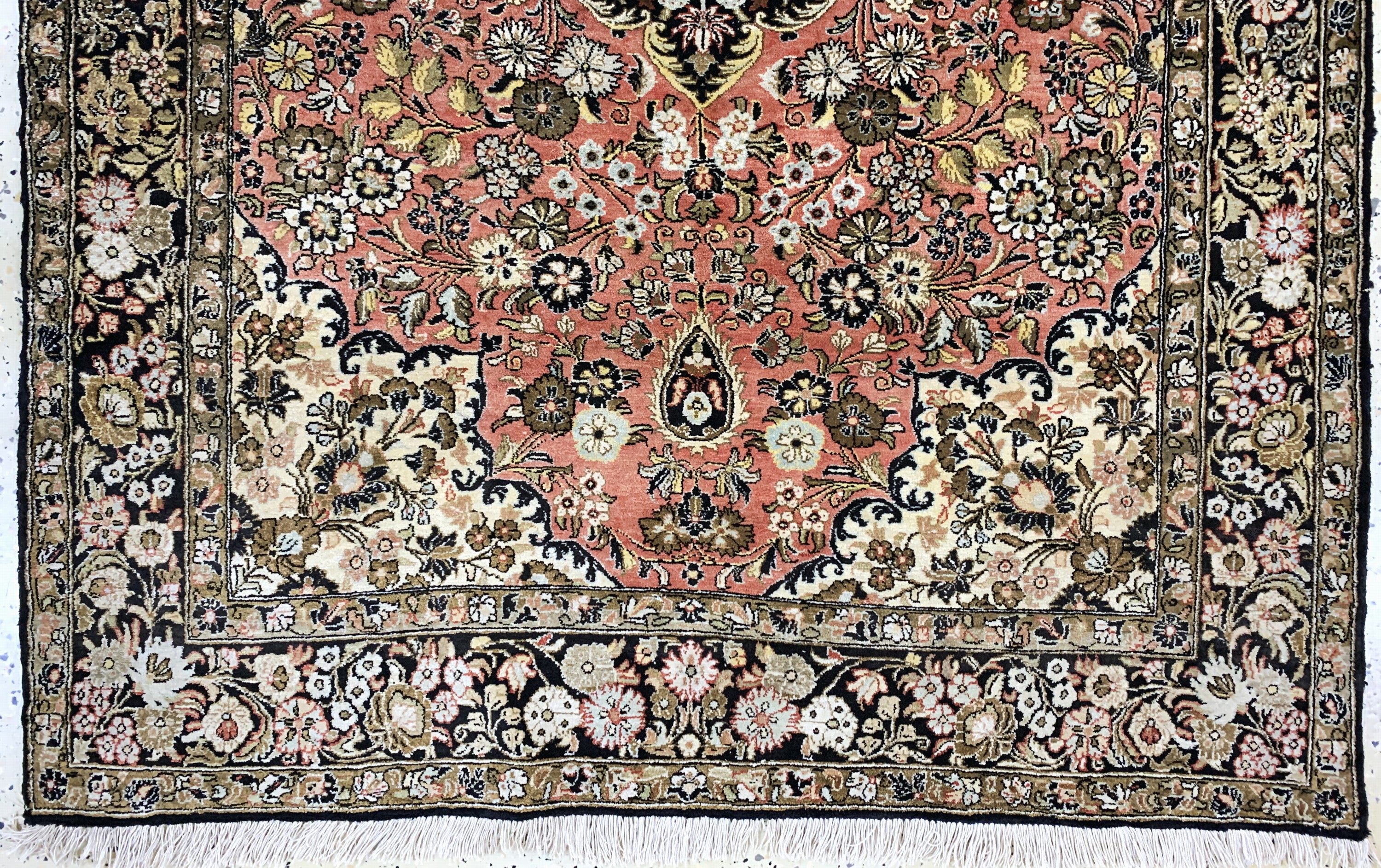 Detail c: Ghom Seide, Persien, Ende 20.Jhd, reine Naturseide, ca. 164 x 108 cm, EHZ: 1-2