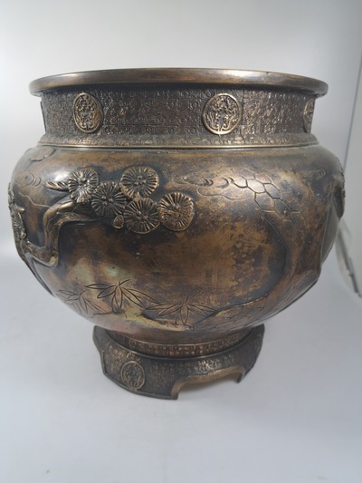 27023053d - Bonsaitopf, Japan, späte Meiji oder Taisho -Zeit, Bronze, umlaufende Reliefzier mit ...
