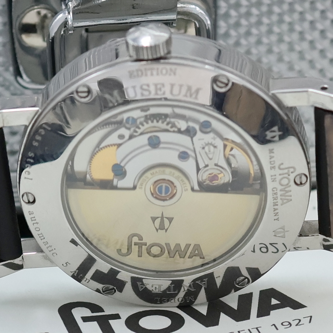 Detail e: STOWA Antea Edition Museum Herrenarmbanduhr, Deutschland verk. lt. beil. Garantie 09/2009, Automatik, beids. vergl. Edelstahlgeh., Boden 6-fach ...