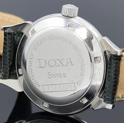 27023203d - DOXA Herrenarmbanduhr in Stahl, Schweiz um 1960, Automatik, Boden verschr., silb. ...