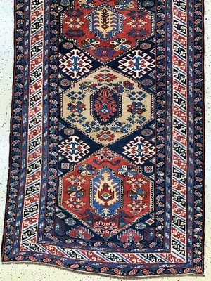 27023211c - Antiker Schirwan, Kaukasus, 19.Jhd, Wolle auf Wolle, ca. 355 x 115 cm, EHZ: 2, ...