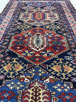 27023211d - Antiker Schirwan, Kaukasus, 19.Jhd, Wolle auf Wolle, ca. 355 x 115 cm, EHZ: 2, ...