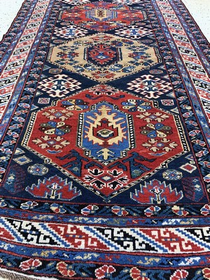 27023211e - Antiker Schirwan, Kaukasus, 19.Jhd, Wolle auf Wolle, ca. 355 x 115 cm, EHZ: 2, ...