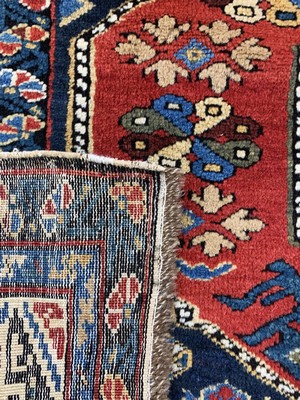 27023211f - Antiker Schirwan, Kaukasus, 19.Jhd, Wolle auf Wolle, ca. 355 x 115 cm, EHZ: 2, ...