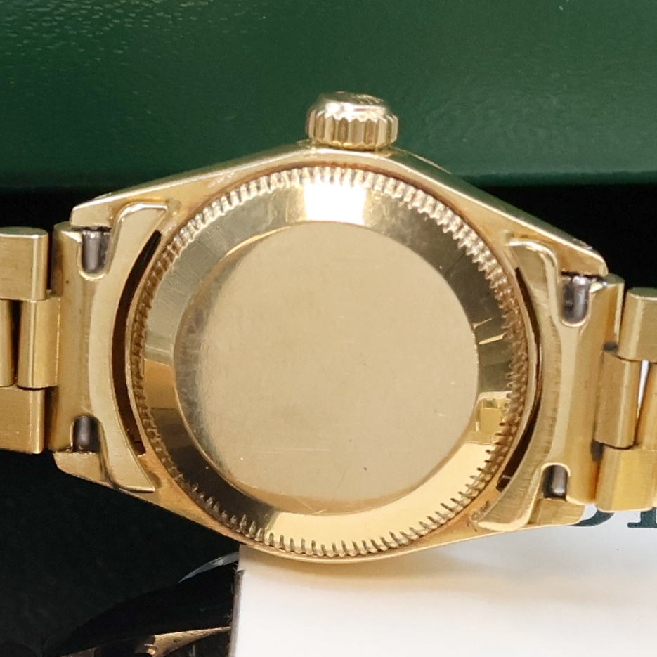 Detail e: ROLEX Oyster Perpetual Datejust Damenarmbanduhr in GG 750/000 Referenz 6517, Schweiz lt. beil. Garantie verk. 08/1971, Automatik, Chronometer der ...