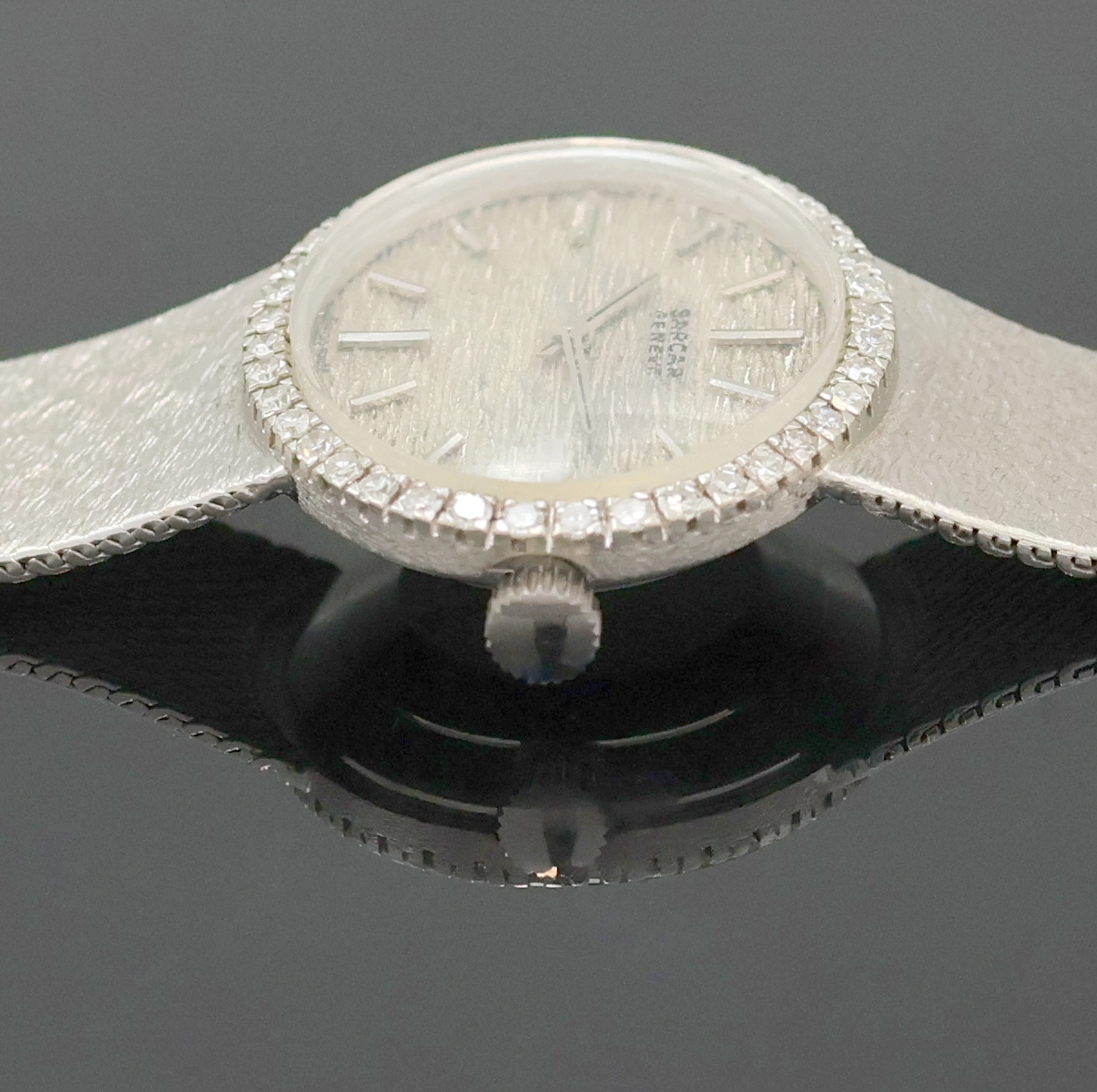 Detail d: SARCAR Damenarmbanduhr in WG 585/000, Schweiz um 1965, Handaufzug, ovales Geh. inkl. SEIKO Goldband m. Klappschl., Boden aufgedr., Lünette m. ...