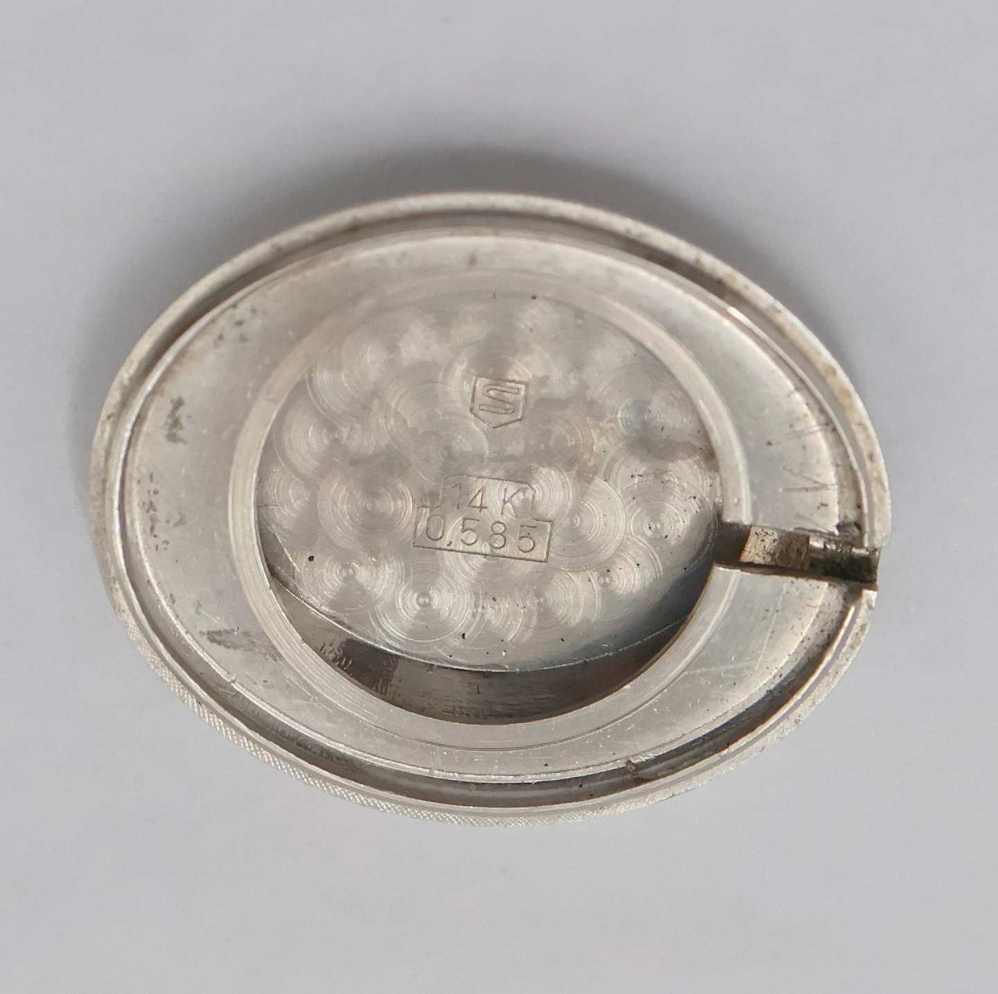 Detail f: SARCAR Damenarmbanduhr in WG 585/000, Schweiz um 1965, Handaufzug, ovales Geh. inkl. SEIKO Goldband m. Klappschl., Boden aufgedr., Lünette m. ...