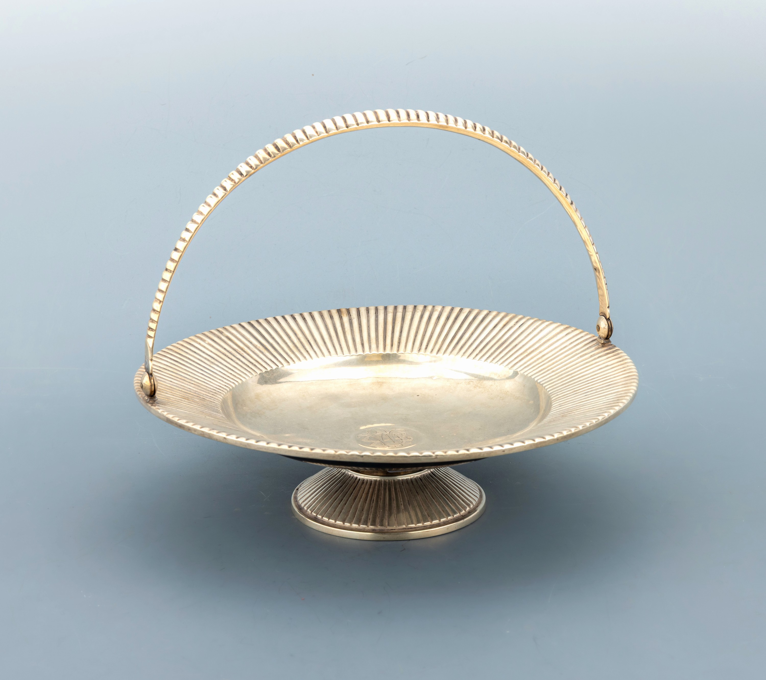 Image 27023400 - Anbietschale, Österreich/Wien 1872-1922, 800er Silber, klassizistischer Entwurf, auf ...