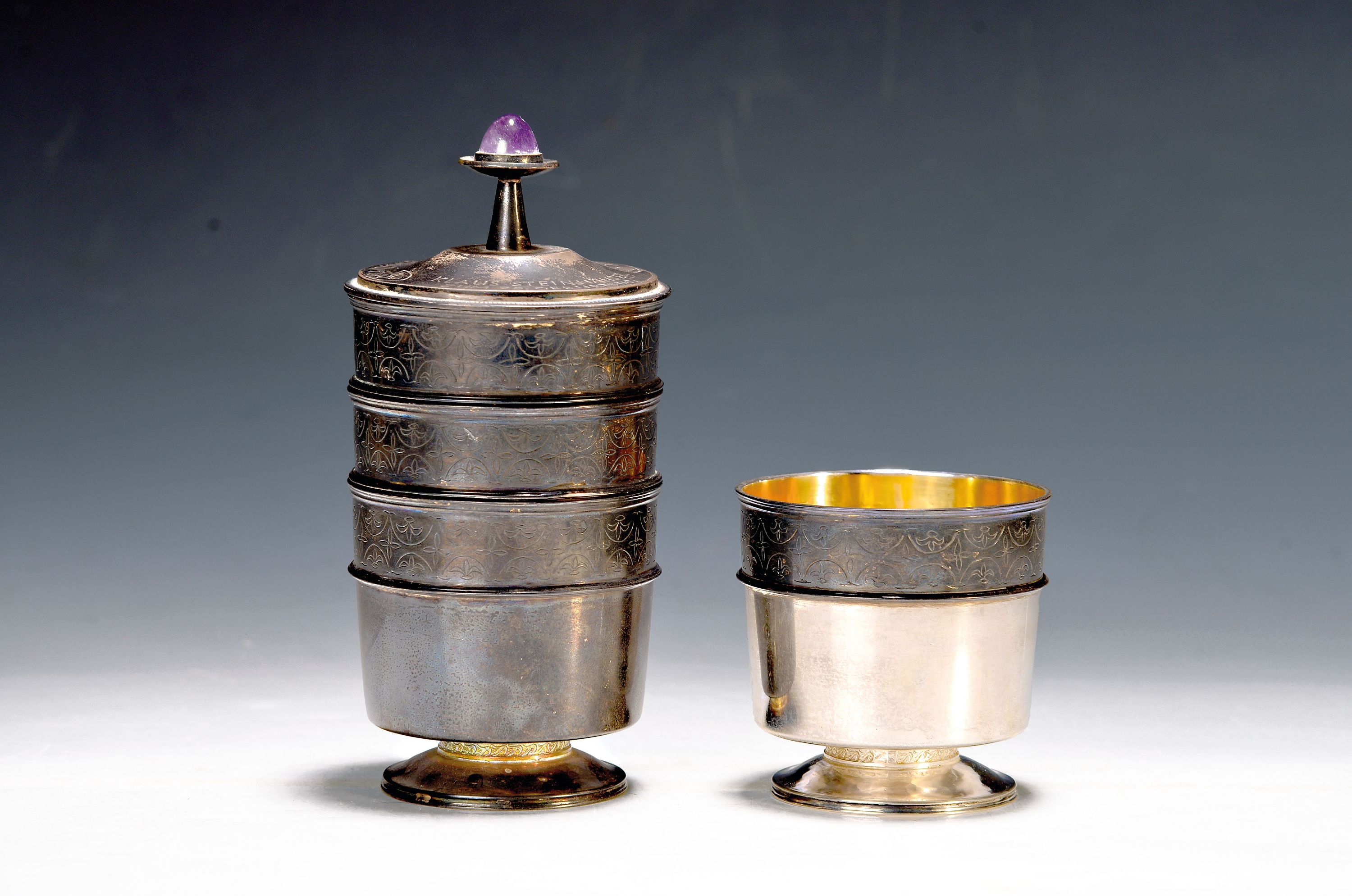 Image 27023449 - 4 Stapelbecher, deutsch, 1950er Jahre, 835er Silber, Ränder graviert, Deckel mit ...