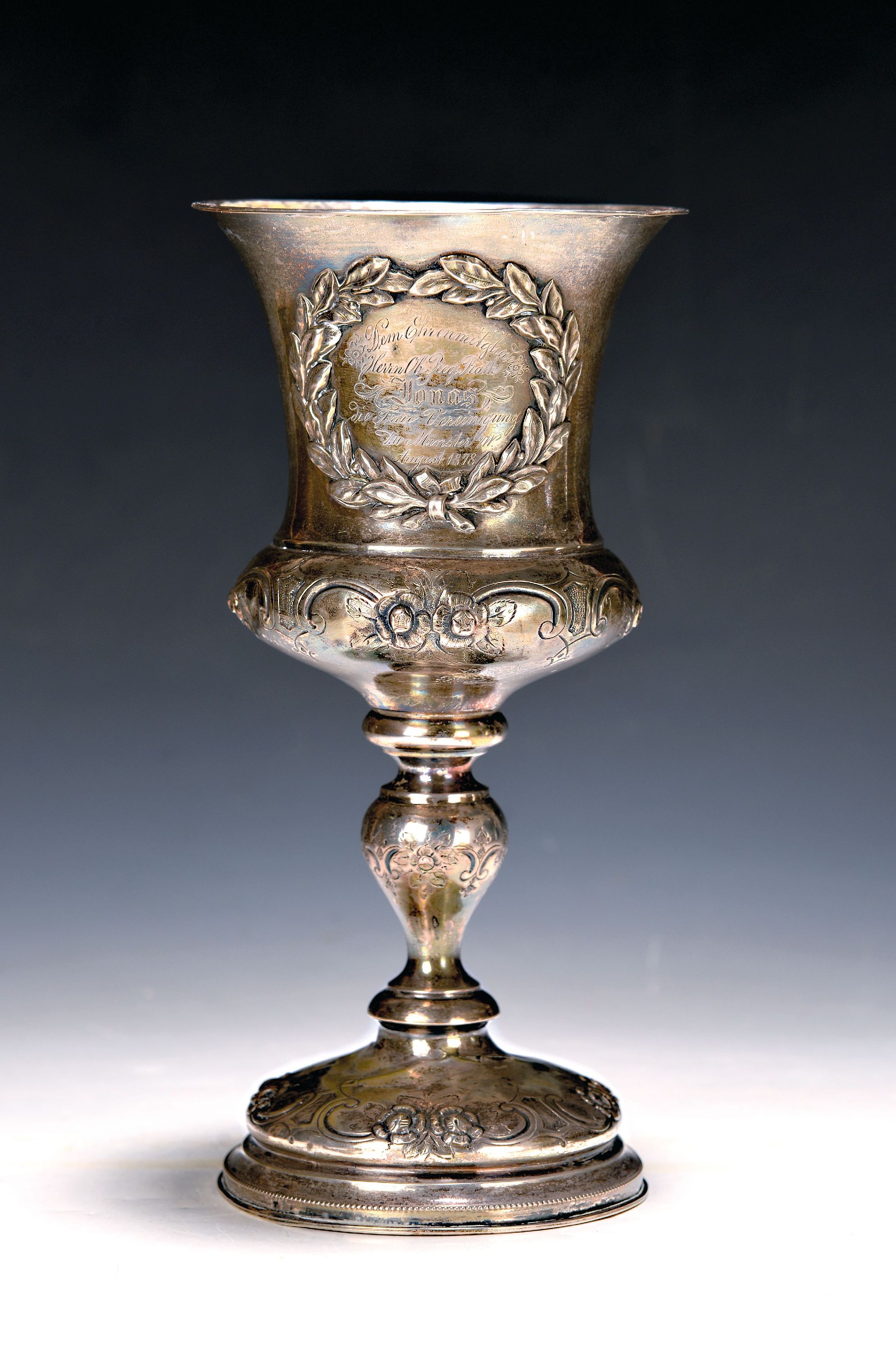 Image 27023453 - Pokal, deutsch, datiert 1878, 12-lötiges Silber, Treibarbeit, reliefierter Blumendekor, ...
