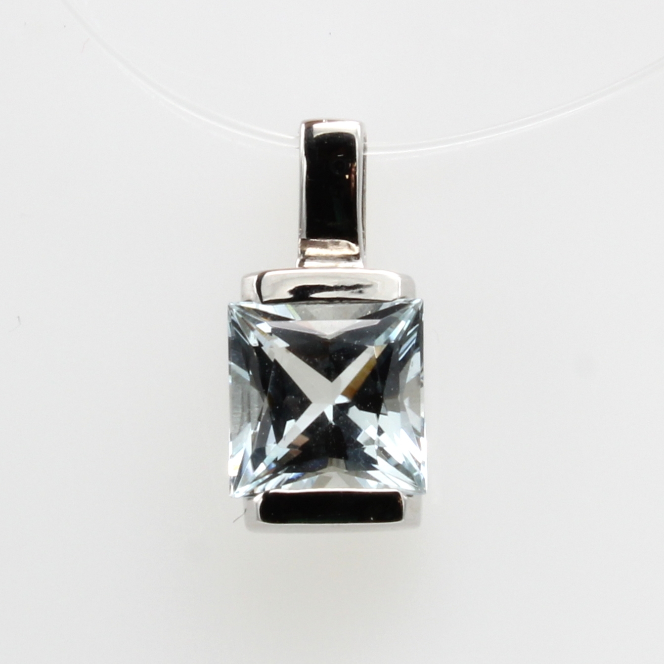 Image 27023458 - Anhänger mit Aquamarin, WG 585/000, Maße ca.8x8 mm Schätzpreis: 895, - EUR