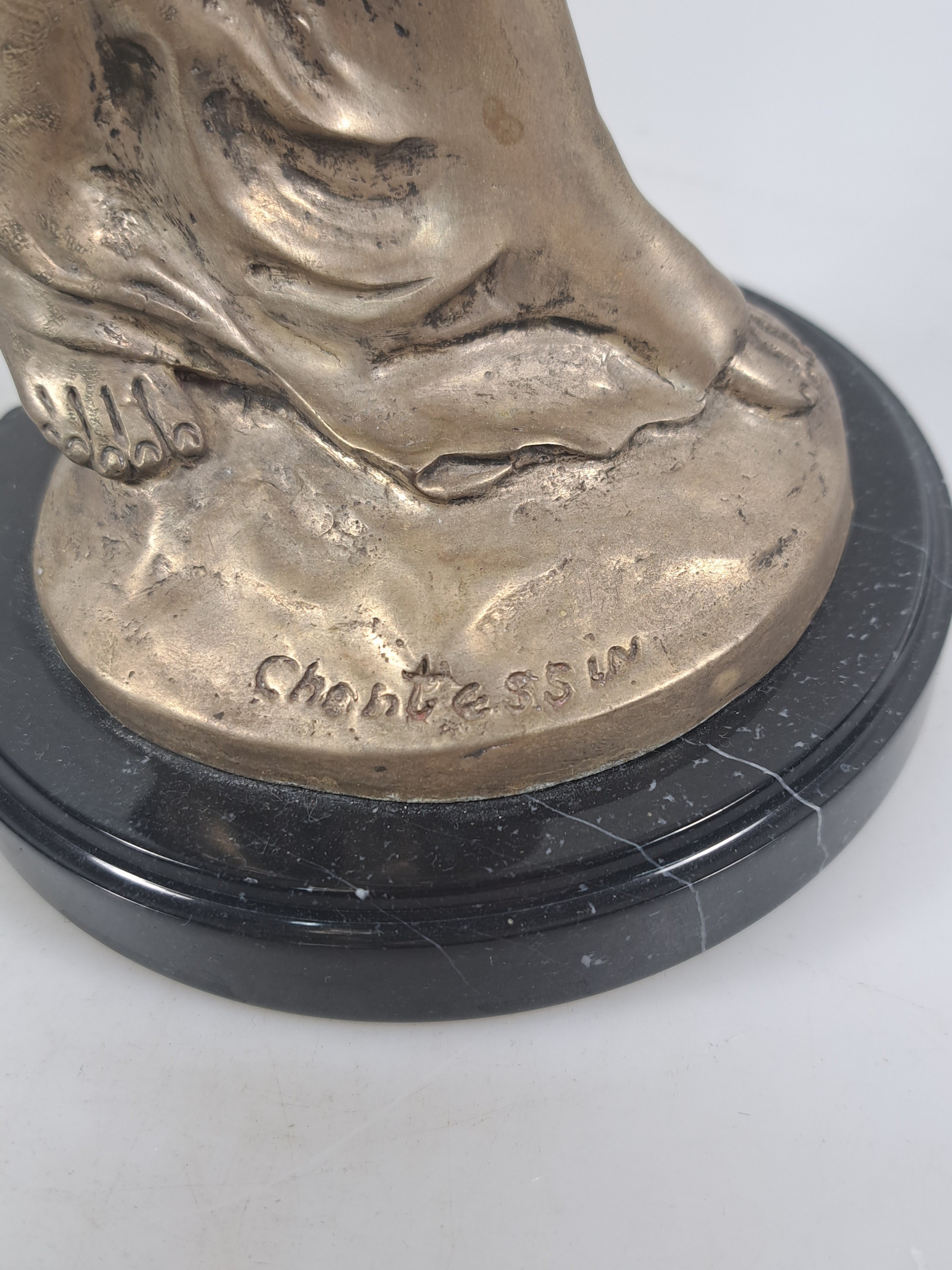 Detail f: Spirit of Ecstasy, Bronzefigur nach Sykes, sign. Chantessin, Weißbronze, geflügelte Frau, Marmorplinthe besch., H. ca. 33cm, dieses Darst. wurde ...