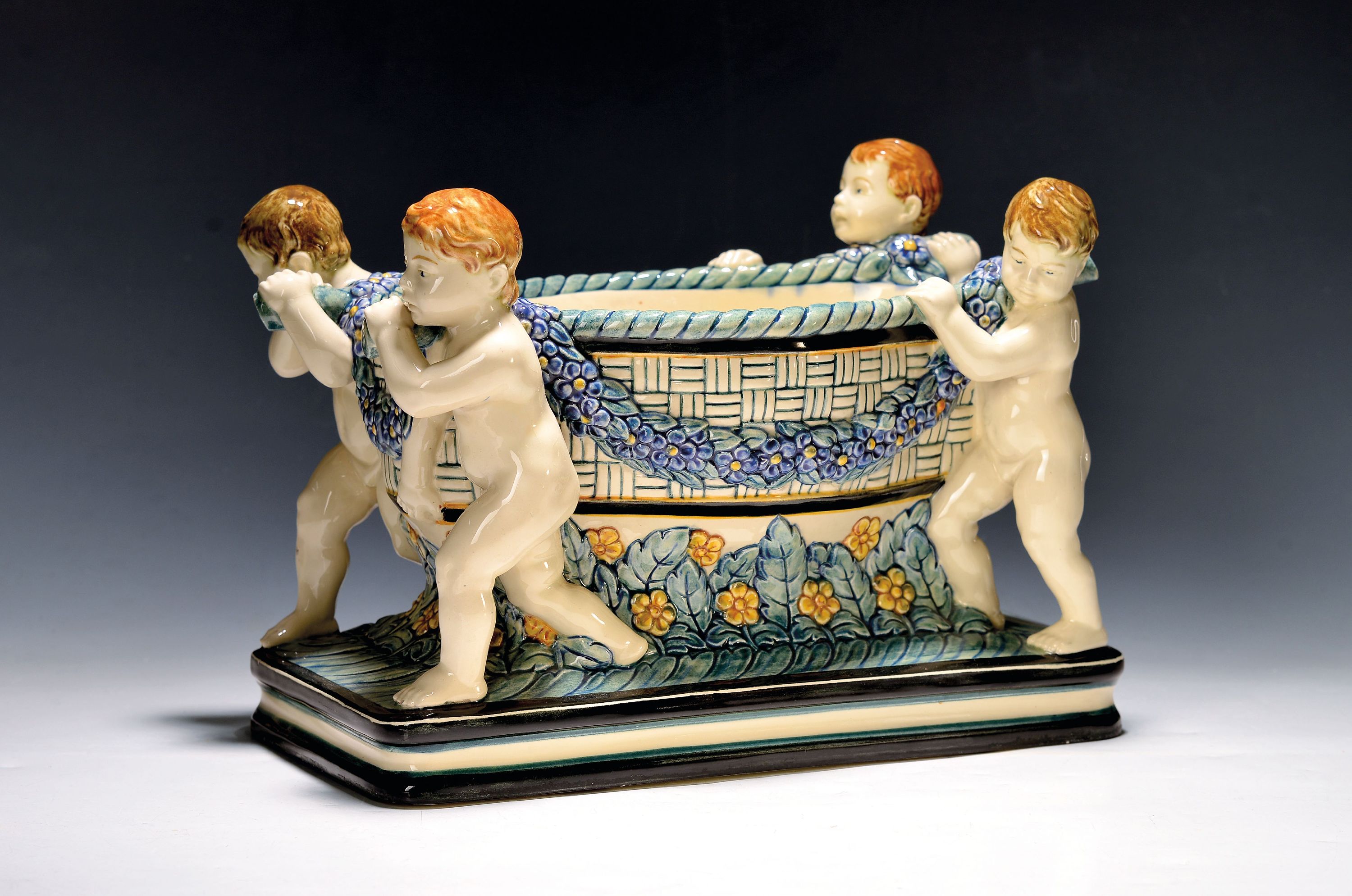 Image 27023484 - Puttenschale, Karlsruher Majolika, Entwurf Süs, bunt bemalt, Modellnr. 1002, eine ...