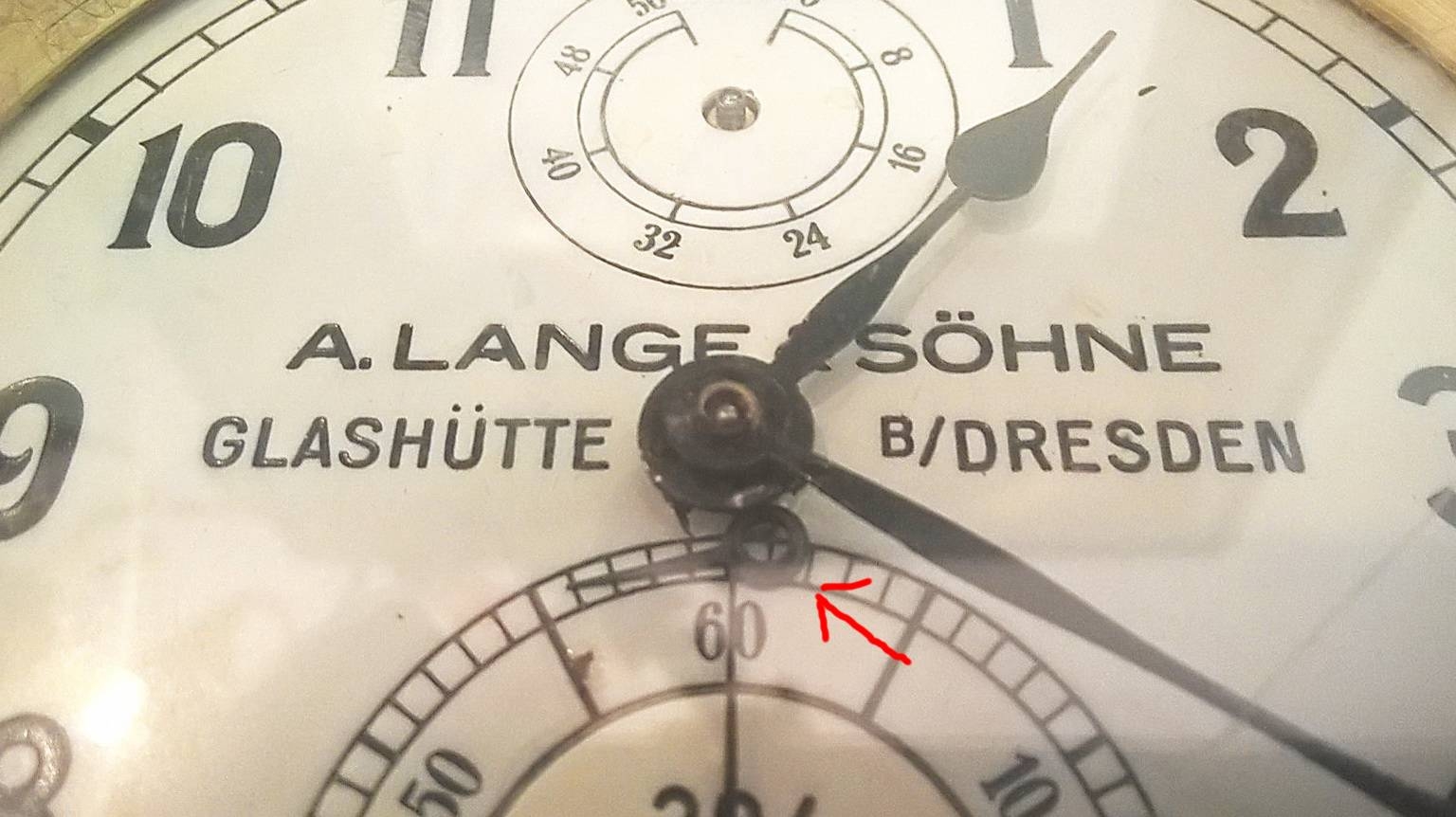 Detail c: Marinechronometer, Lange & Söhne, Glashütte, in doppeltem Holzkasten mit Lederriemen, Innendeckel verglast, Nr. 204 020 - B, seitlich eingelassene ...