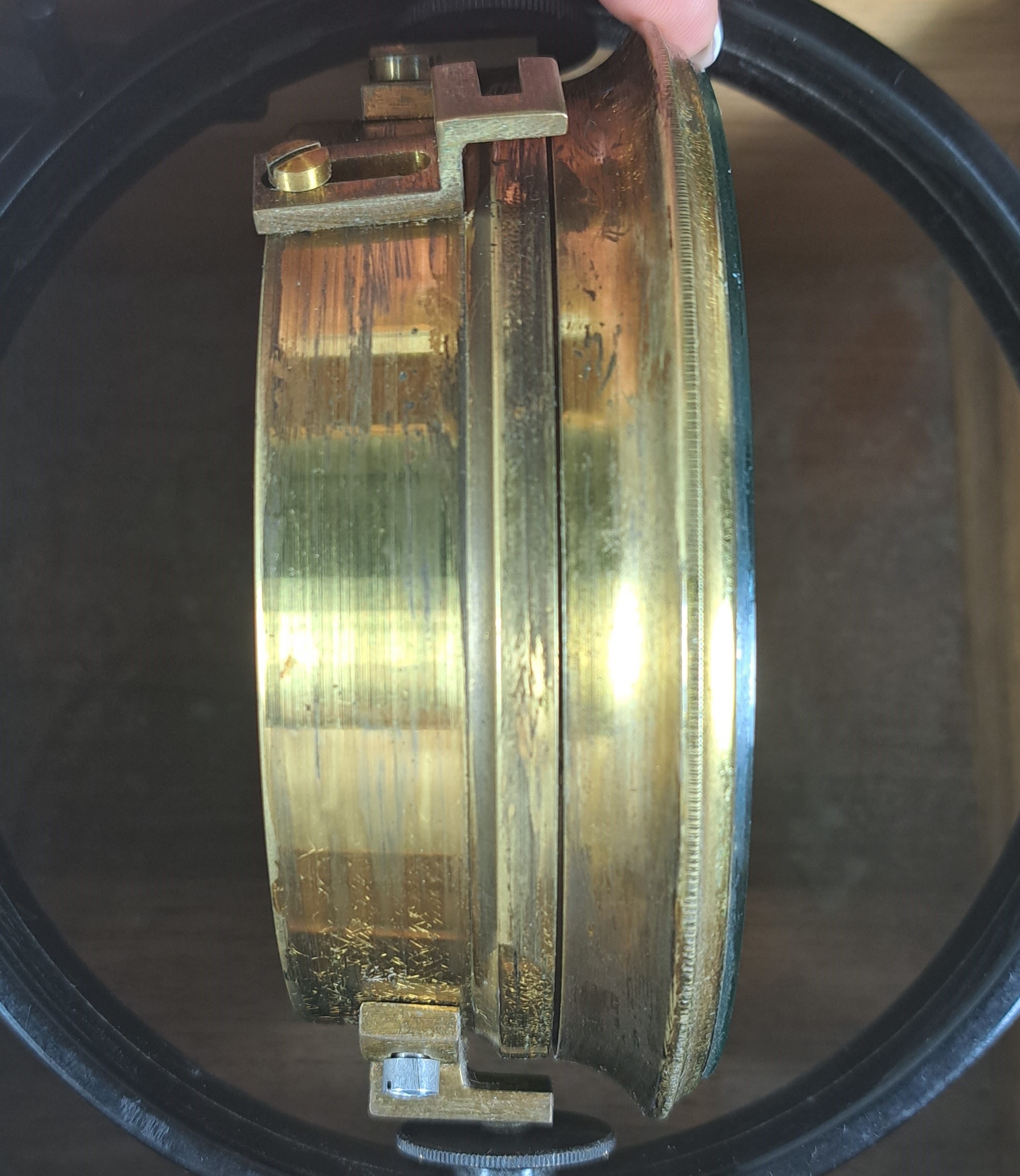 Detail l: Marinechronometer, Lange & Söhne, Glashütte, in doppeltem Holzkasten mit Lederriemen, Innendeckel verglast, Nr. 204 020 - B, seitlich eingelassene ...