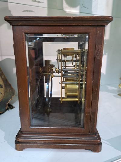 27023485c - Tischuhr mit Petite Sonnerie, Aird Thomson Glasgow, London, Mahagonigehäuse dreiseitig ...