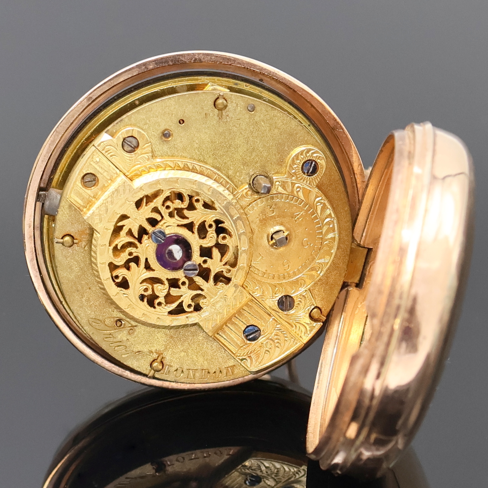 Detail b: PRIOR London vergoldete Spindeltaschenuhr, um 1820, Schlüsselaufzug, glattes Geh., Übergeh. fehlt, Emailzifferbl., röm. Zahlen, verg. Werk m. ...