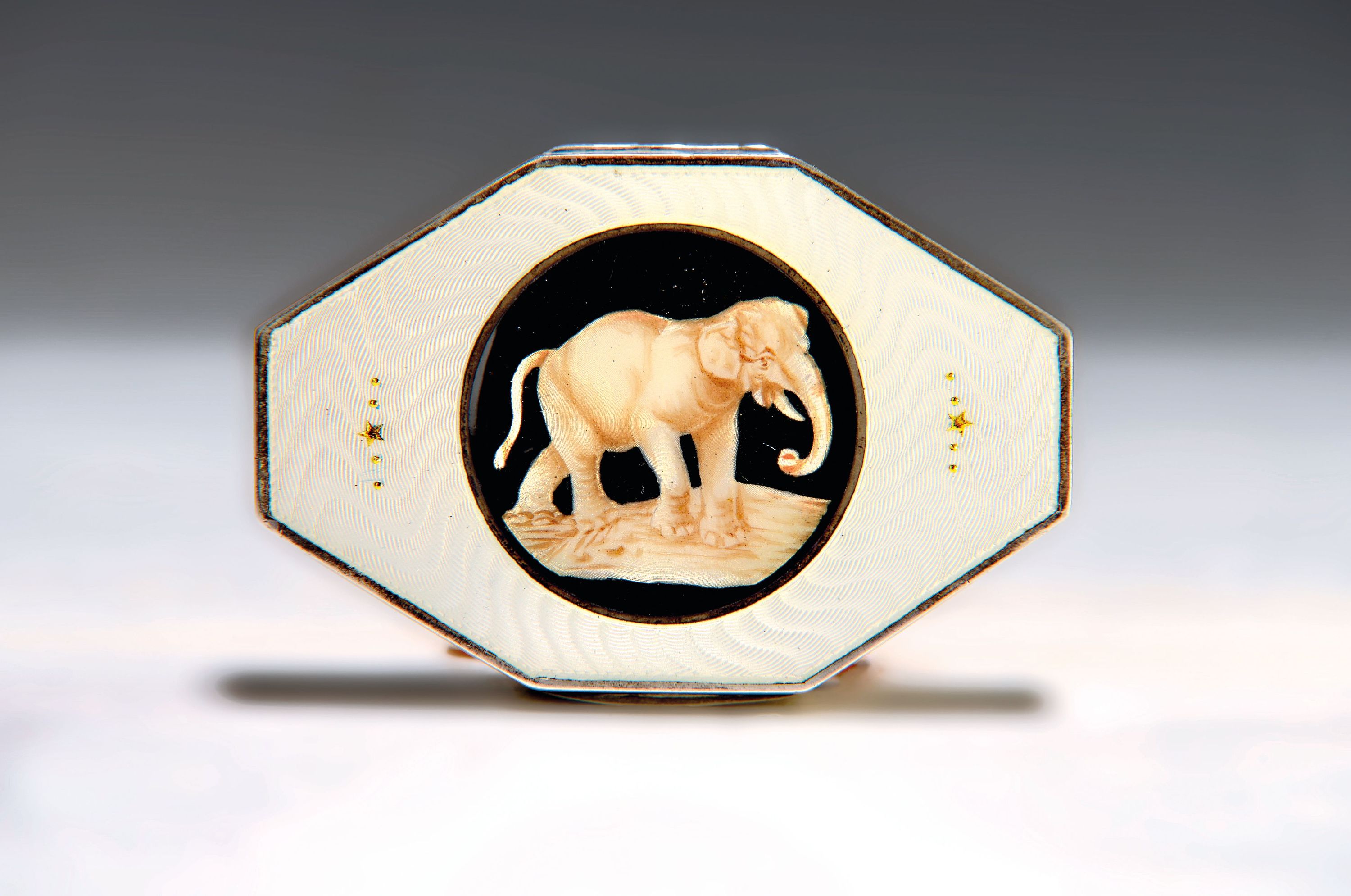 Image 27023858 - Feine, emaillierte Silberdose, wohl Georgien, um 1910/20, 84er Silber 8eckige Form, ...