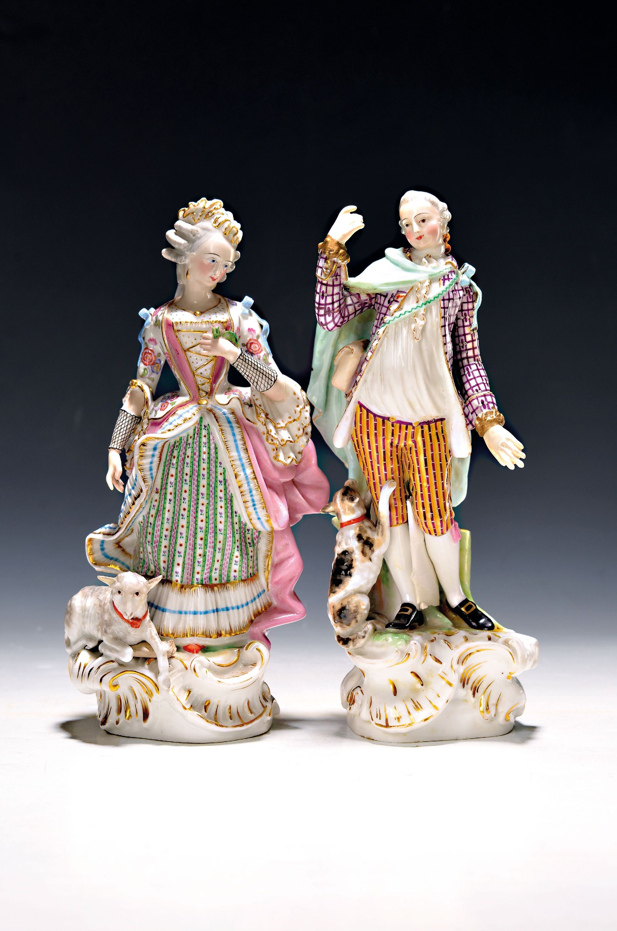 Paar Porzellanfiguren, Jacob Petit, Paris, ausgehendes 19.Jh., Porzellan, farbig staffiert, höfisches Paar, mehrfach restauriert, H. 25 cm