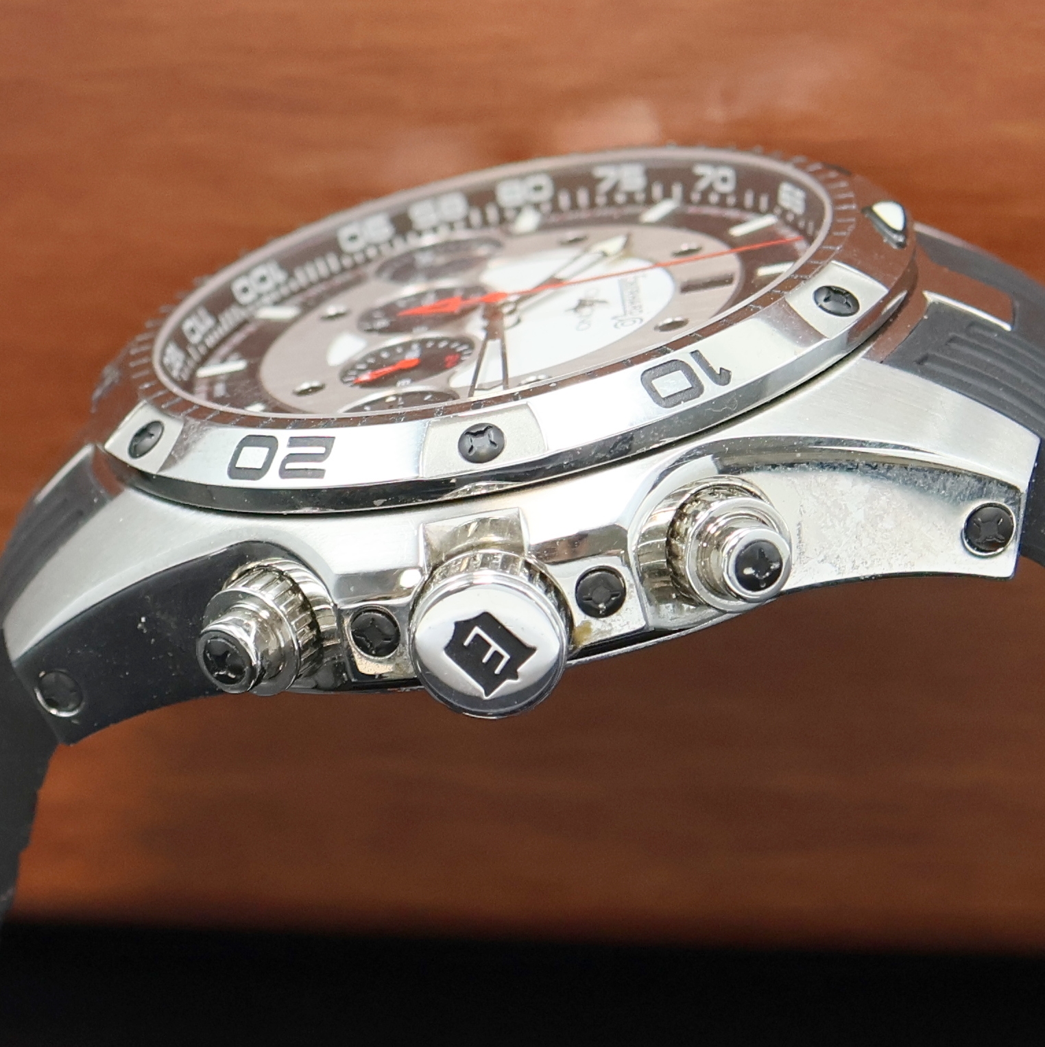 Detail d: EBERHARD & CO Chrono4 Geant Herrenchronograph Referenz 31060, Schweiz um 2010, Automatik, Edelstahlgeh. inkl. orig. Kautschukband m. Dornschl., Boden ...