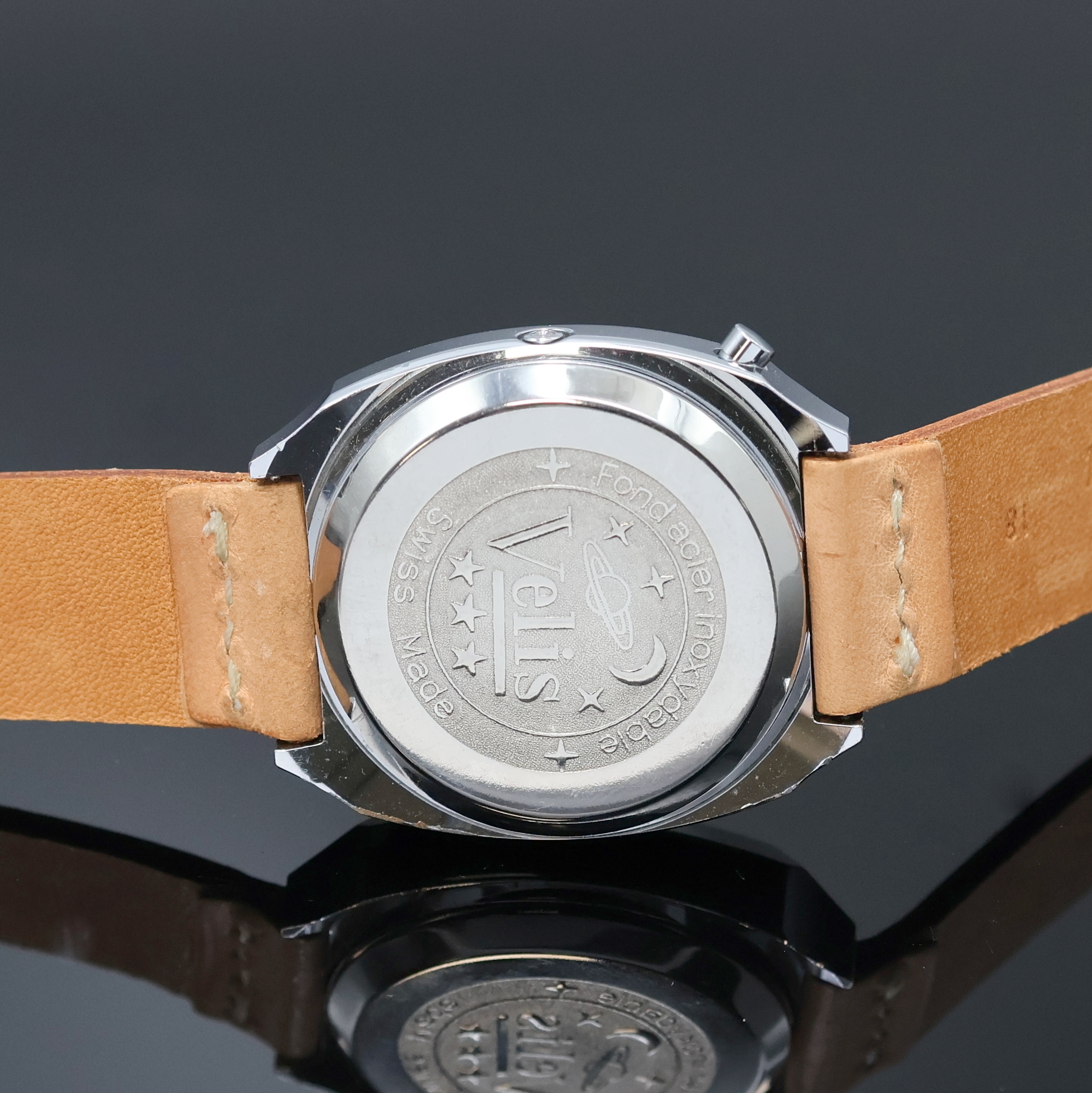 Detail c: VELIS Herrenarmbanduhr mit LED-Anzeige in Stahl, Schweiz um 1975, quarz, Boden aufgedr., digitale Anzeige v. Zeit, Monat u. Datum, Einstellung d. ...