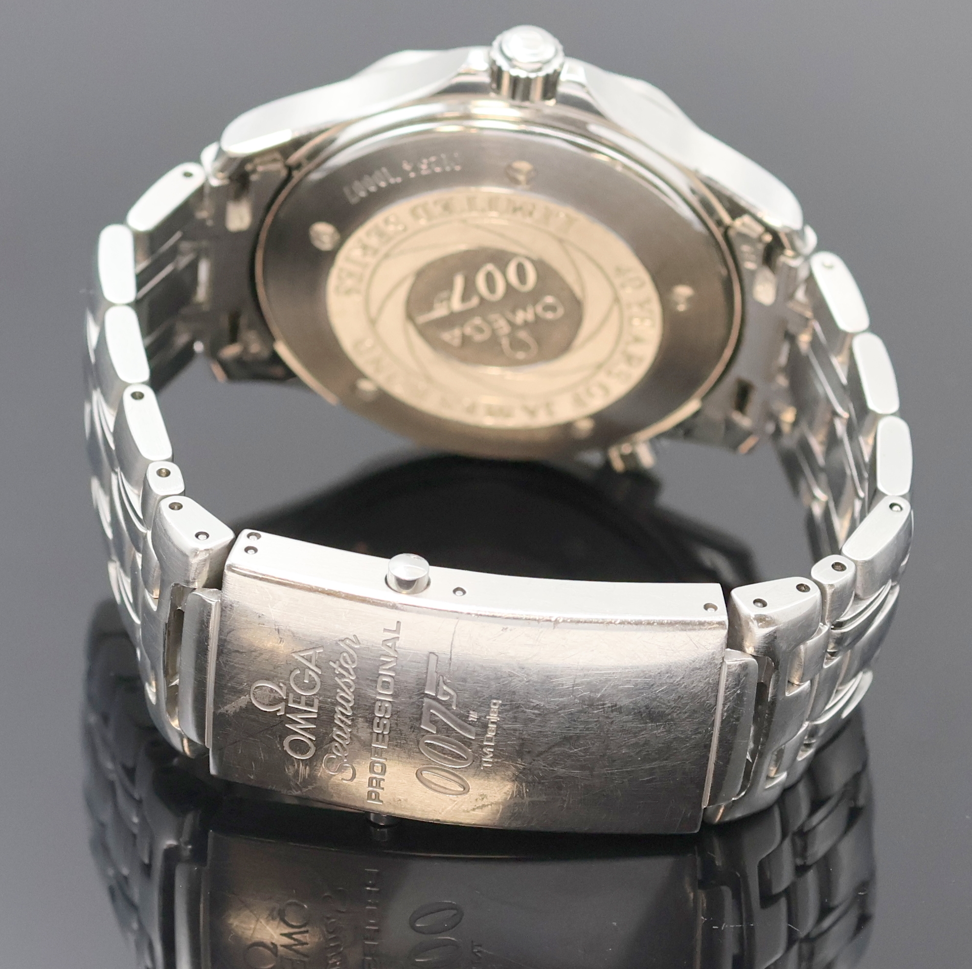 Detail b: OMEGA Seamaster Professional Chronometer 007 limitierte Herrenarmbanduhr zum 40 Jährigen James Bond Jubiläum Referenz 168.1626, Schweiz um 2002, ...