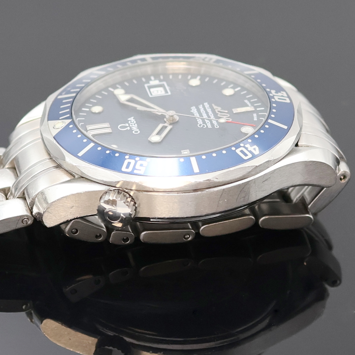 Detail d: OMEGA Seamaster Professional Chronometer 007 limitierte Herrenarmbanduhr zum 40 Jährigen James Bond Jubiläum Referenz 168.1626, Schweiz um 2002, ...