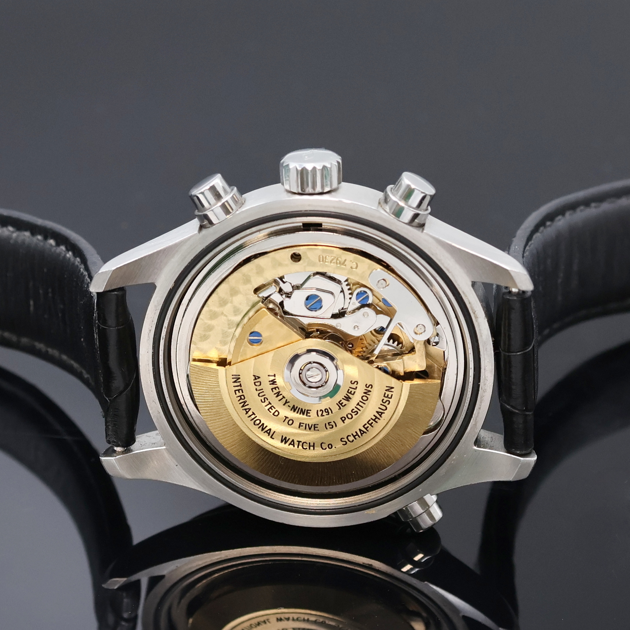 Detail g: IWC Der Doppelchronograph in Stahl Referenz 3713, Schweiz um 2000, Automatik, Boden u. Krone verschr., antimagn. Innengeh., orig. Lederband m. ...