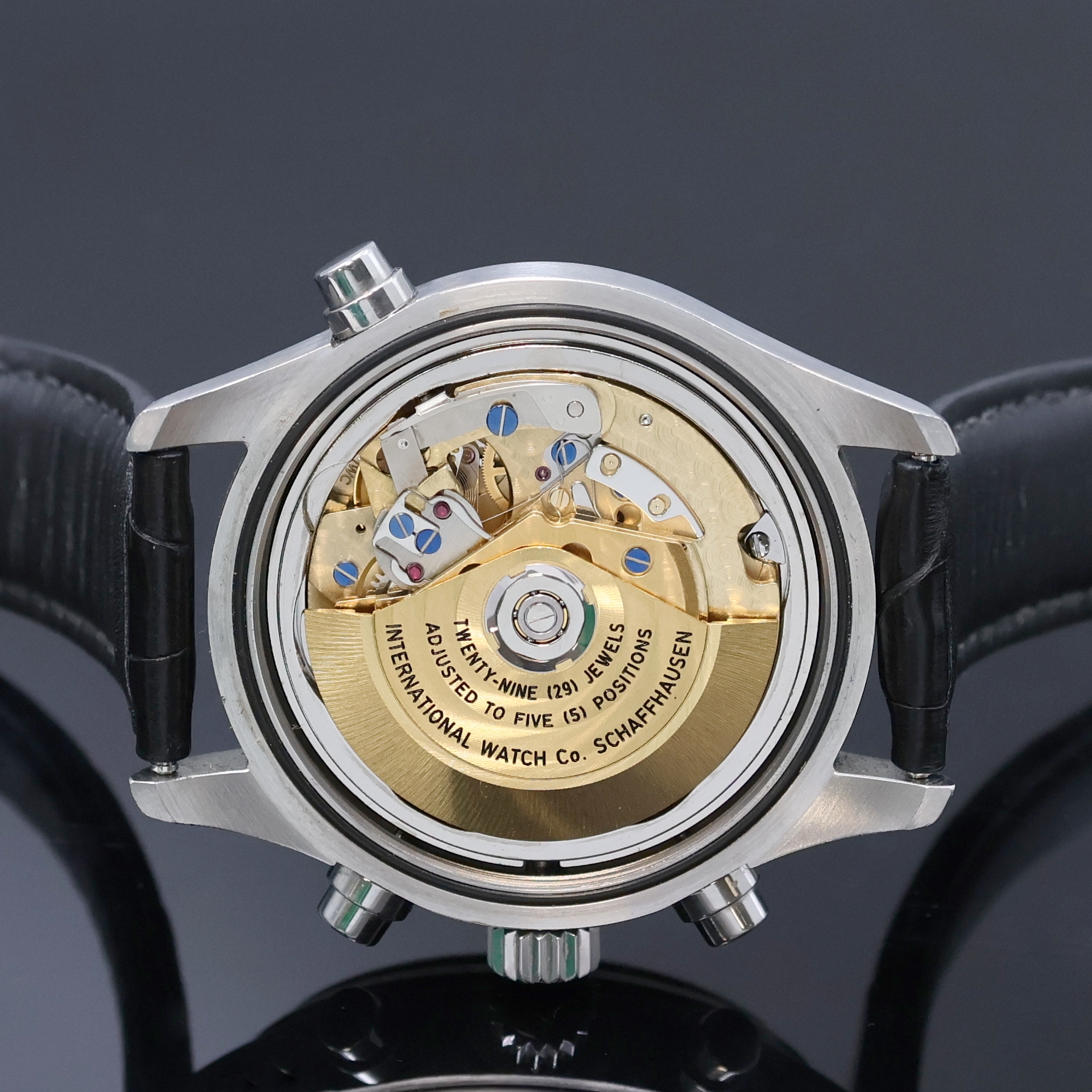 Detail h: IWC Der Doppelchronograph in Stahl Referenz 3713, Schweiz um 2000, Automatik, Boden u. Krone verschr., antimagn. Innengeh., orig. Lederband m. ...