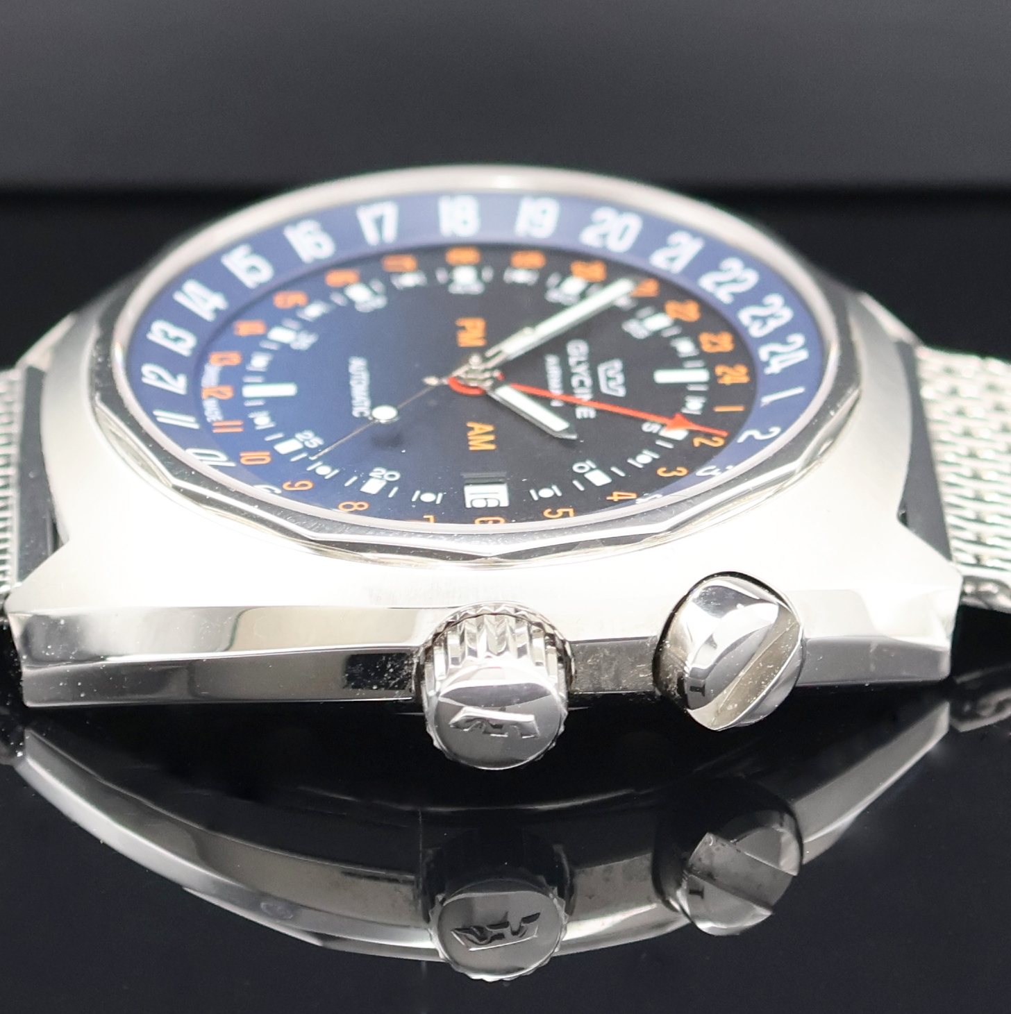 Detail d: GLYCINE Airman GMT Herrenarmbanduhr Referenz 3903, Schweiz um 2015, Automatik, Edelstahlgeh. inkl. orig. Stahlband, Boden u. Krone verschr., ...