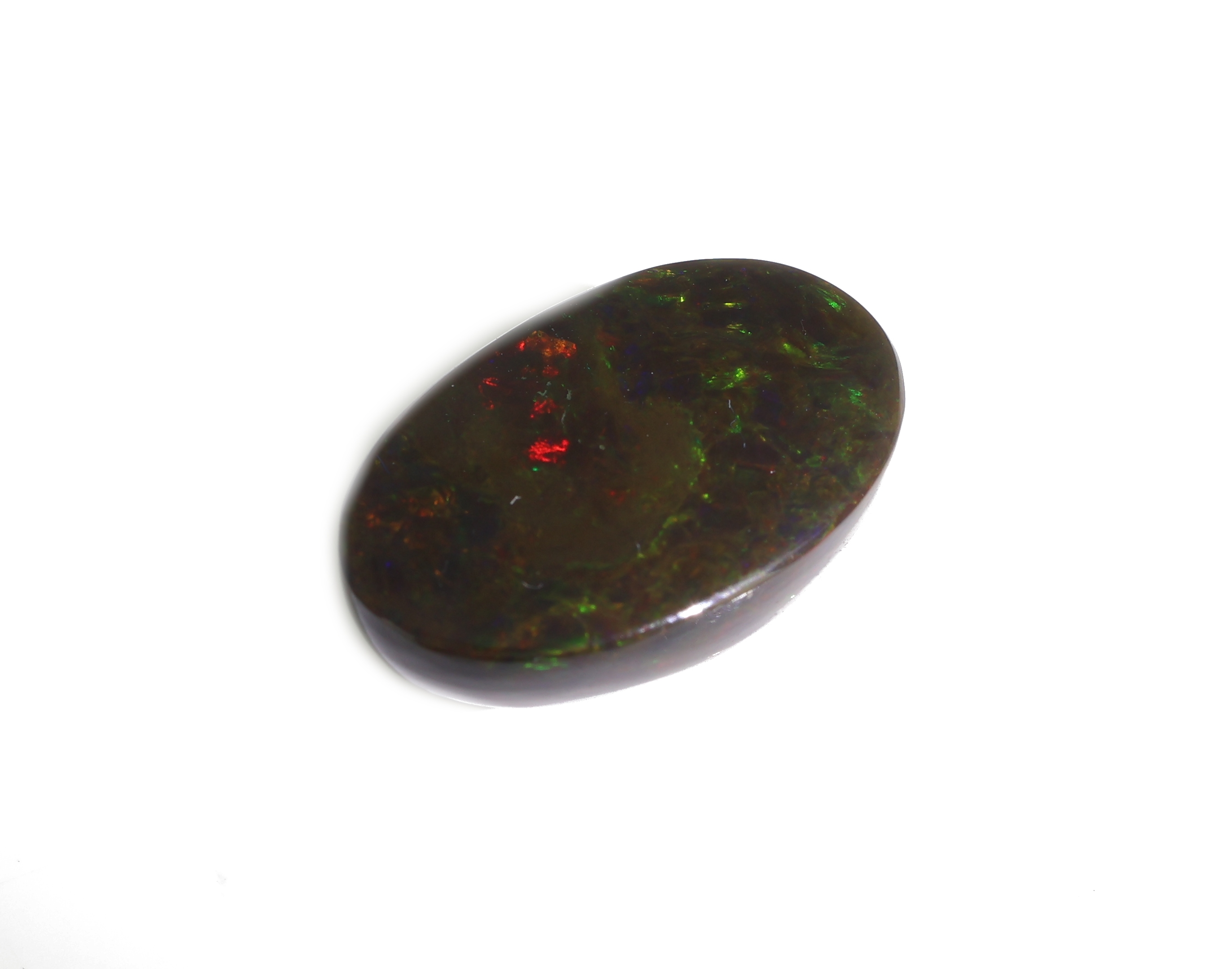 Detail a: Loser Schwarzopal, ca. 11.8 ct, ovaler Cabochon, intensives Farbspiel in rot, grün und gelb