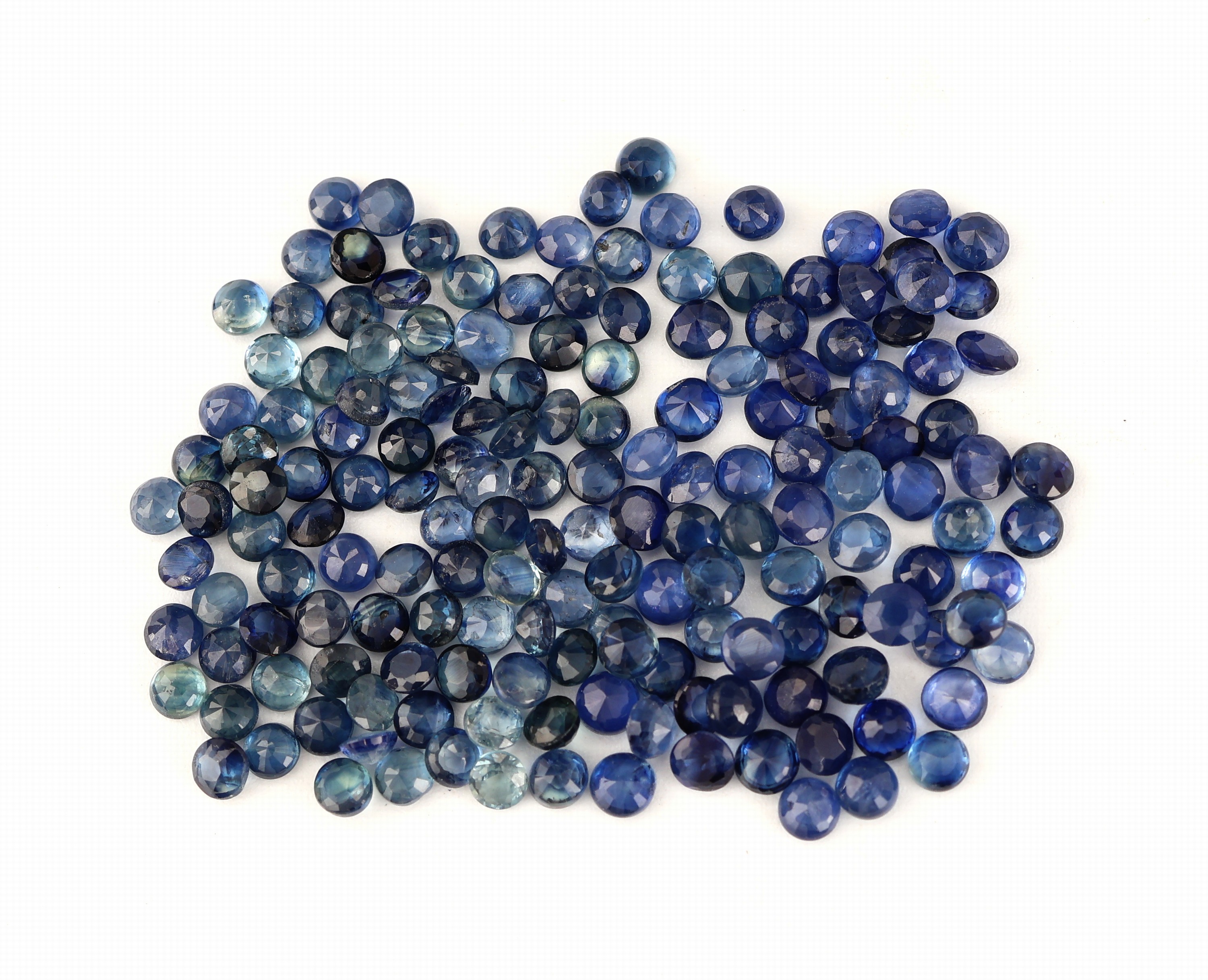 Image 27024010 - Lot lose Saphire zus. ca. 15.7 ct, rundfacett., in versch. Blautönen Schätzpreis: 1300, ...