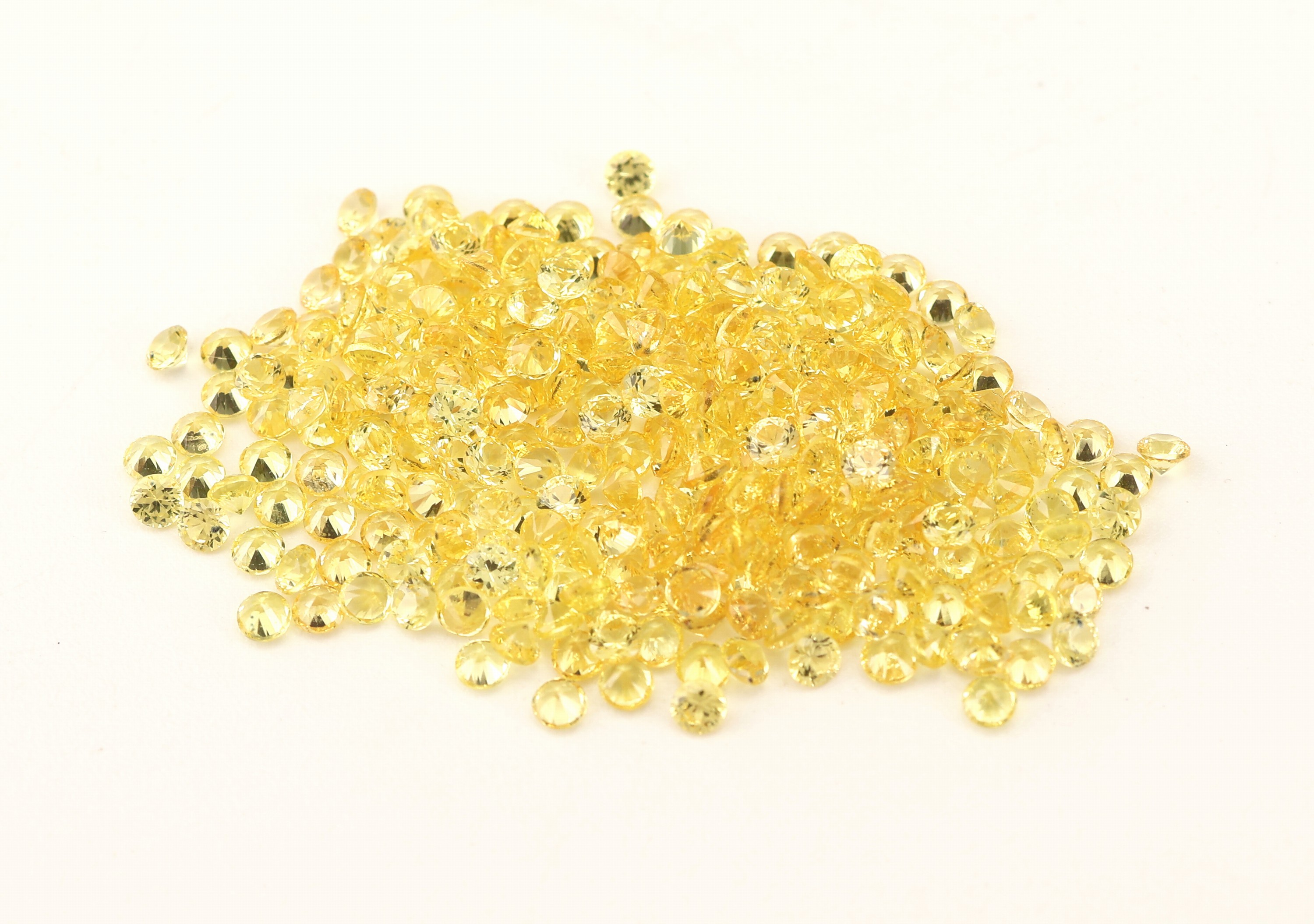 Detail a: Lot lose gelbe Saphire, zus. ca. 10.0 ct, rundfacett.