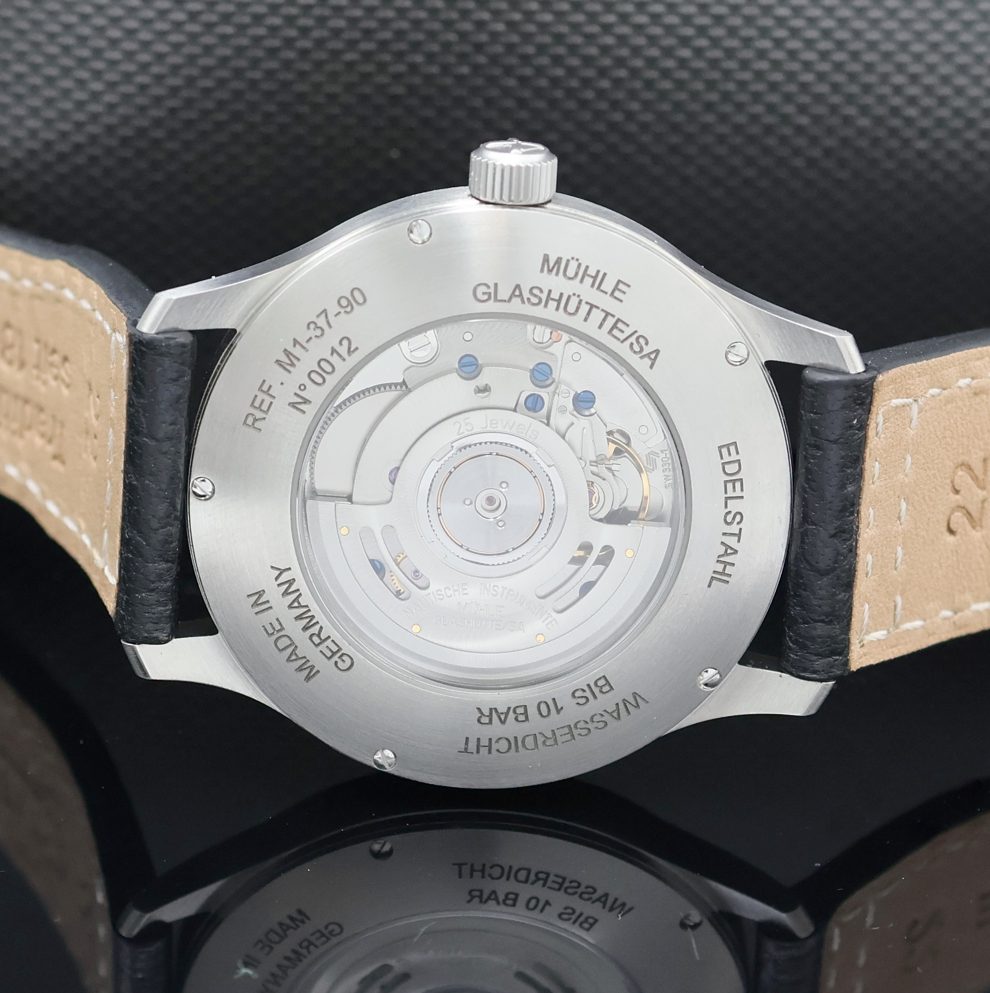 Detail e: NAUTISCHE INSTRUMENTE MÜHLE GLASHÜTTE Herrenarmbanduhr Referenz M1-37-90, Deutschland um 2015, Automatik, beids. vergl. Edelstahlgeh. inkl. orig. ...