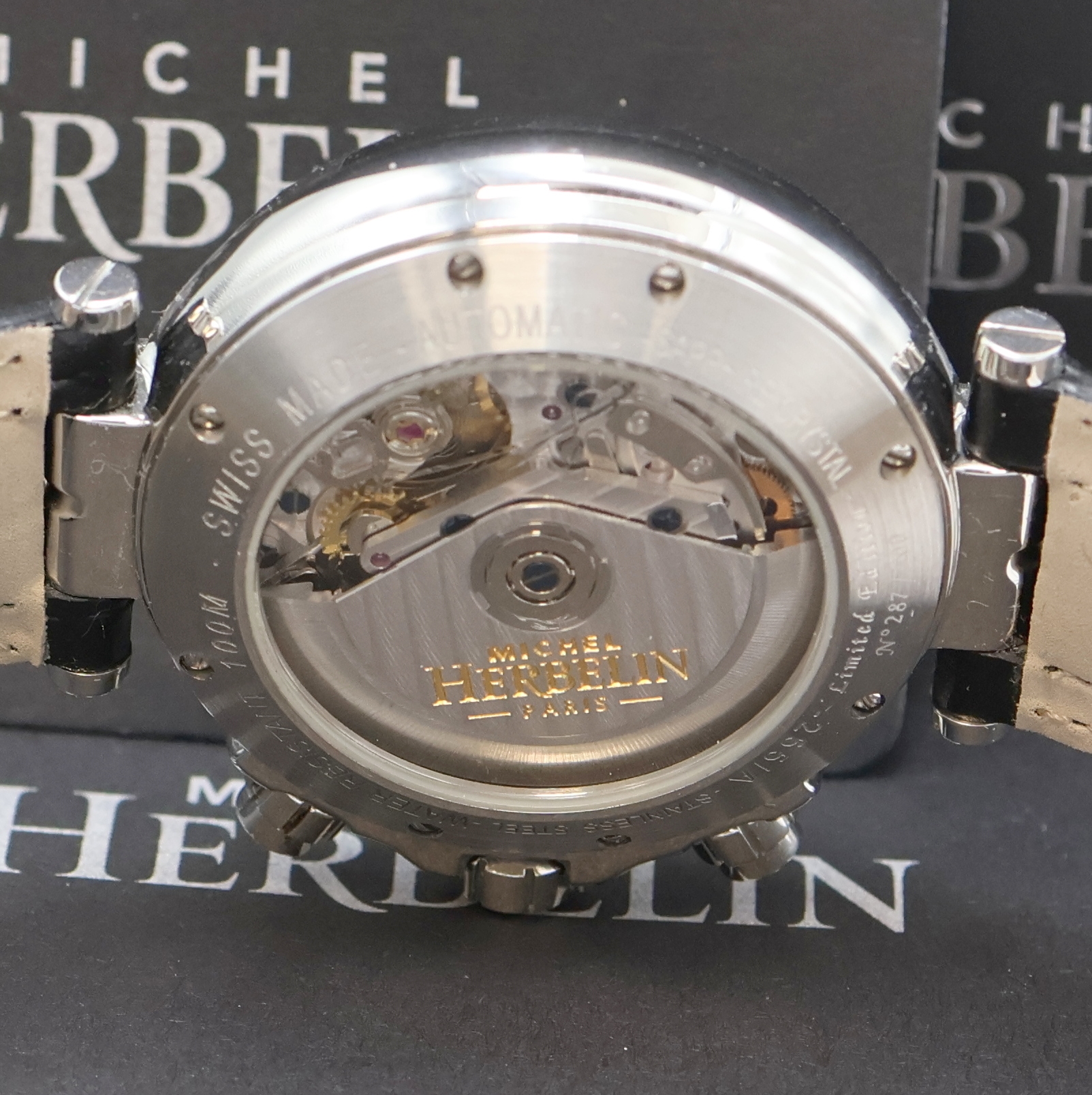 Detail e: MICHEL HERBELIN auf 500 Stück limitierter Armbandchronograph Referenz 255/A, Schweiz verk. lt. beil. Garantiekarte 10/2014, Automatik, beids. vergl. ...