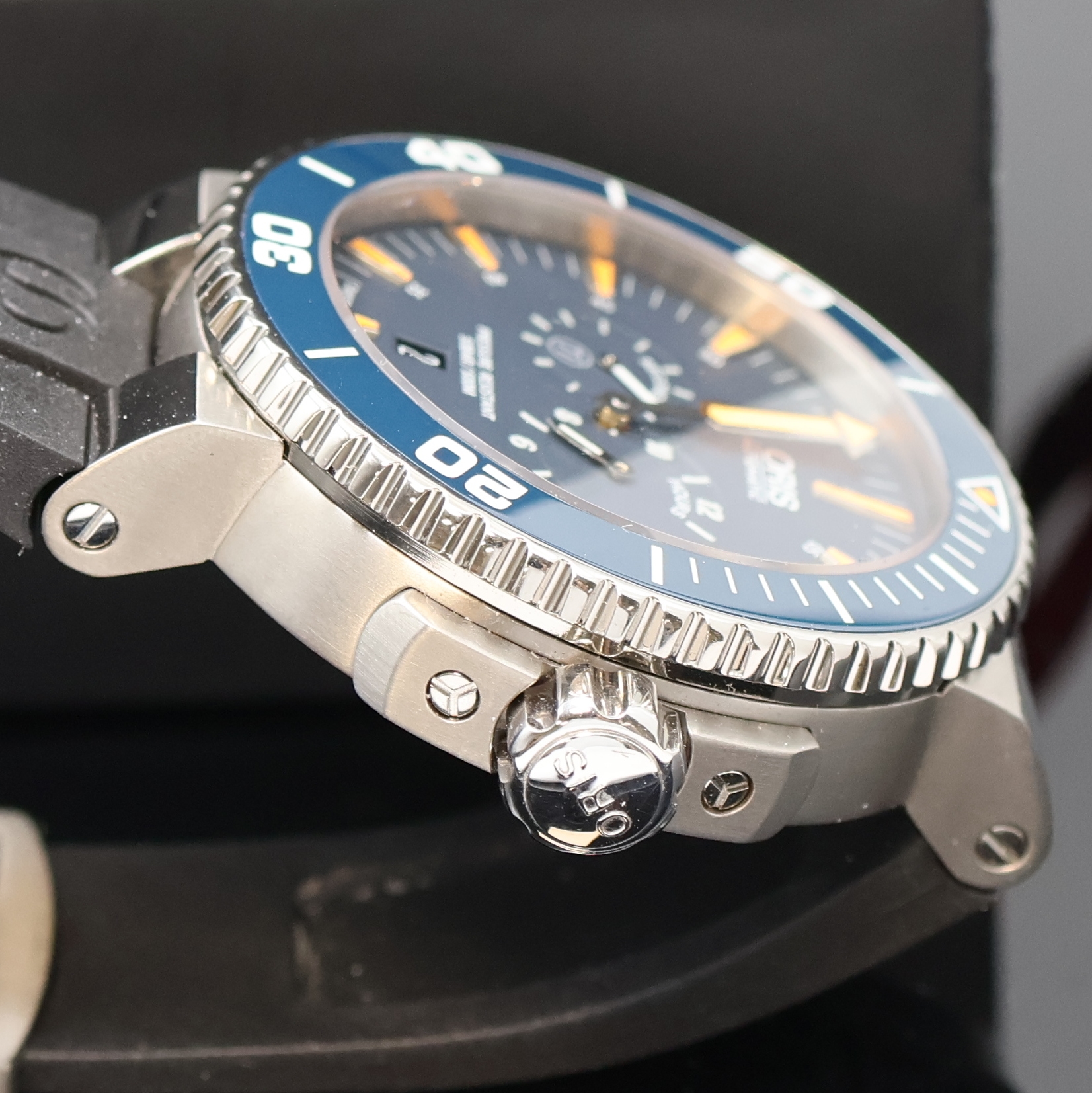 Detail d: ORIS Tubbataha Regulateur auf 2000 Stück limitierte Herrenarmbanduhr Referenz 7663, Schweiz um 2013, Automatik, Geh. in Titan m. orig. Kautschukband ...