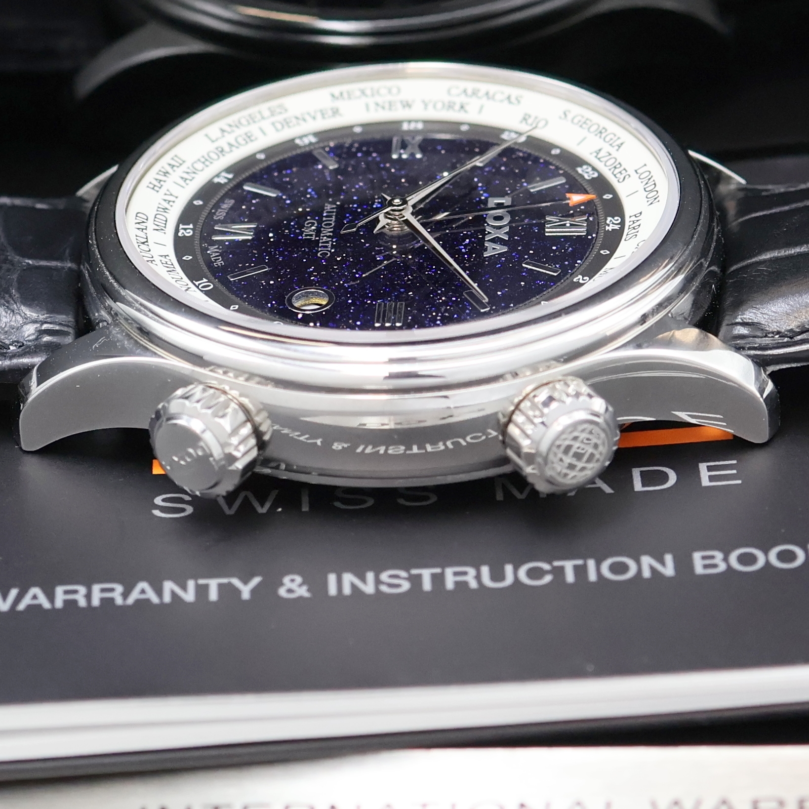 Detail d: DOXA Blue Planet GMT auf 500 Stück limitierte Armbanduhr Referenz D181SBU, Schweiz verk. lt. beil. Pap. 09/2016, Automatik, Edelstahlgeh. inkl. ...