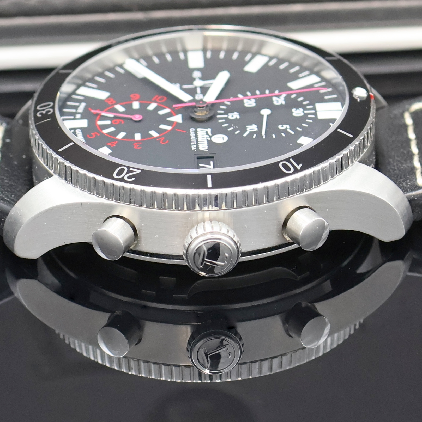 Detail d: TUTIMA Grand Flieger Armbandchronometer mit Chronograph in Stahl, Deutschland um 2015, Automatik, beids. vergl. Geh. m. orig. Lederband m. Faltschl., ...