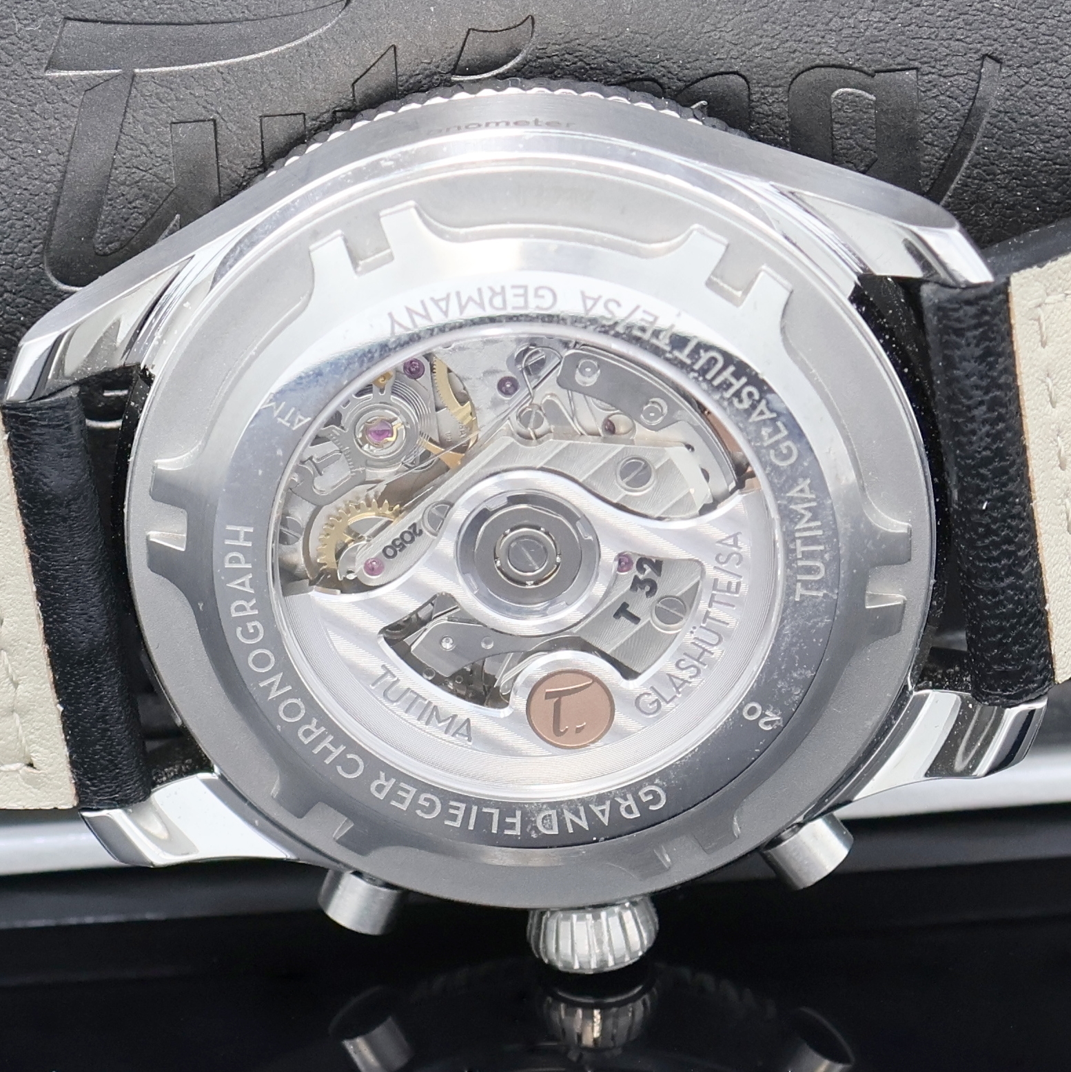 Detail f: TUTIMA Grand Flieger Armbandchronometer mit Chronograph in Stahl, Deutschland um 2015, Automatik, beids. vergl. Geh. m. orig. Lederband m. Faltschl., ...