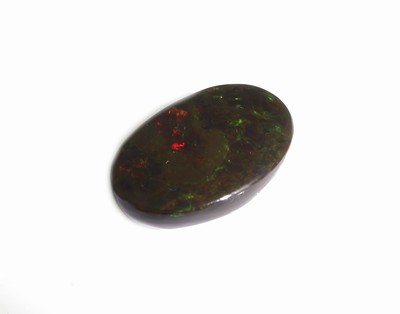 27024006a - Loser Schwarzopal, ca. 11.8 ct, ovaler Cabochon, intensives Farbspiel in rot, grün und ...